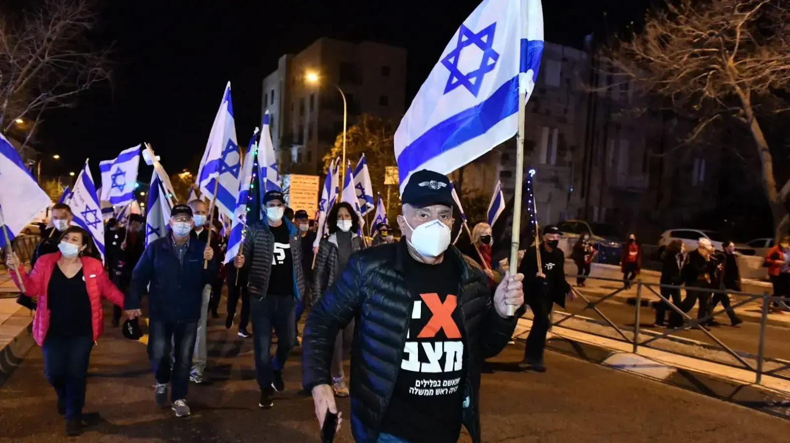 הרמטכ"ל לשעבר דן חלוץ מוביל את צעדת הטייסים מהכנסת למעון רה"מ בבלפור ירושלים, 21 במרץ 2021
הרמטכ"ל לשעבר דן חלוץ מוביל את צעדת הטייסים מהכנסת למעון רה"מ בבלפור ירושלים, 21 במרץ 2021