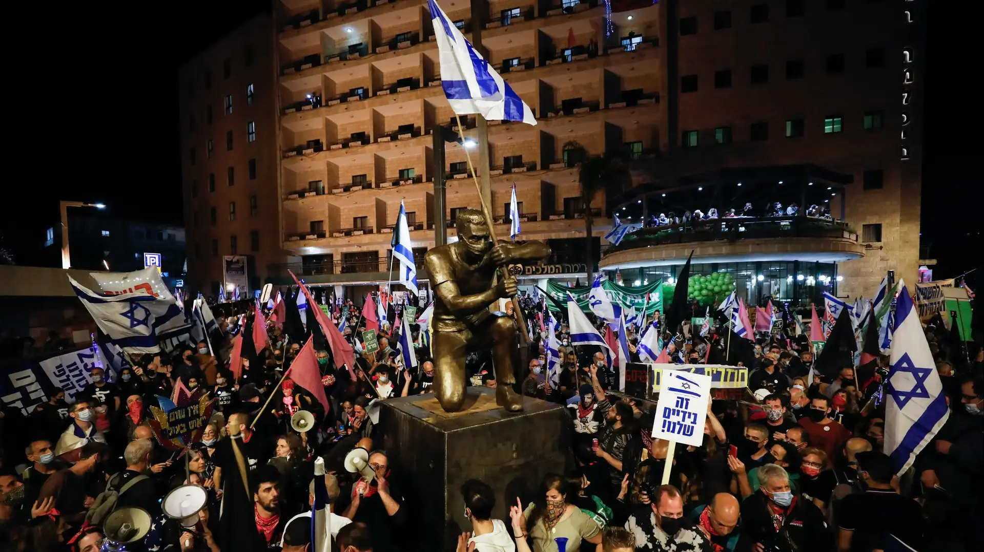 הפגנה מול מעון רה"מ נתניהו בבלפור, ירושלים, 20 במרץ 2021 הפגנה מול מעון רה"מ נתניהו בבלפור, ירושלים, 20 במרץ 2021