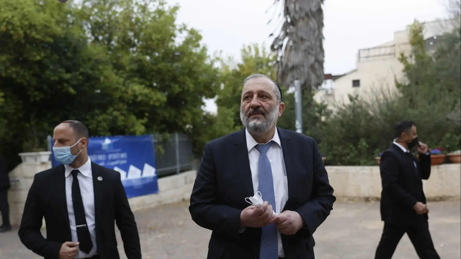 יו"ר ש"ס אריה דרעי מצביע בקלפי הסמוכה לביתו בירושלים , 23 למרץ 2021 יו"ר ש"ס אריה דרעי מצביע בקלפי הסמוכה לביתו בירושלים , 23 למרץ 2021