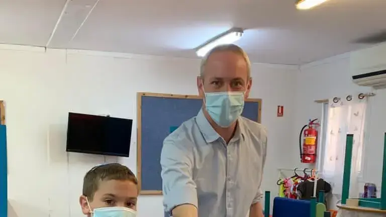 שר התרבות והספורט חילי טרופר (כחול לבן), הצביע בקלפי הסמוכה לביתו שבנס הרים, 23 במרץ 2021
שר התרבות והספורט חילי טרופר (כחול לבן), הצביע בקלפי הסמוכה לביתו שבנס הרים, 23 במרץ 2021