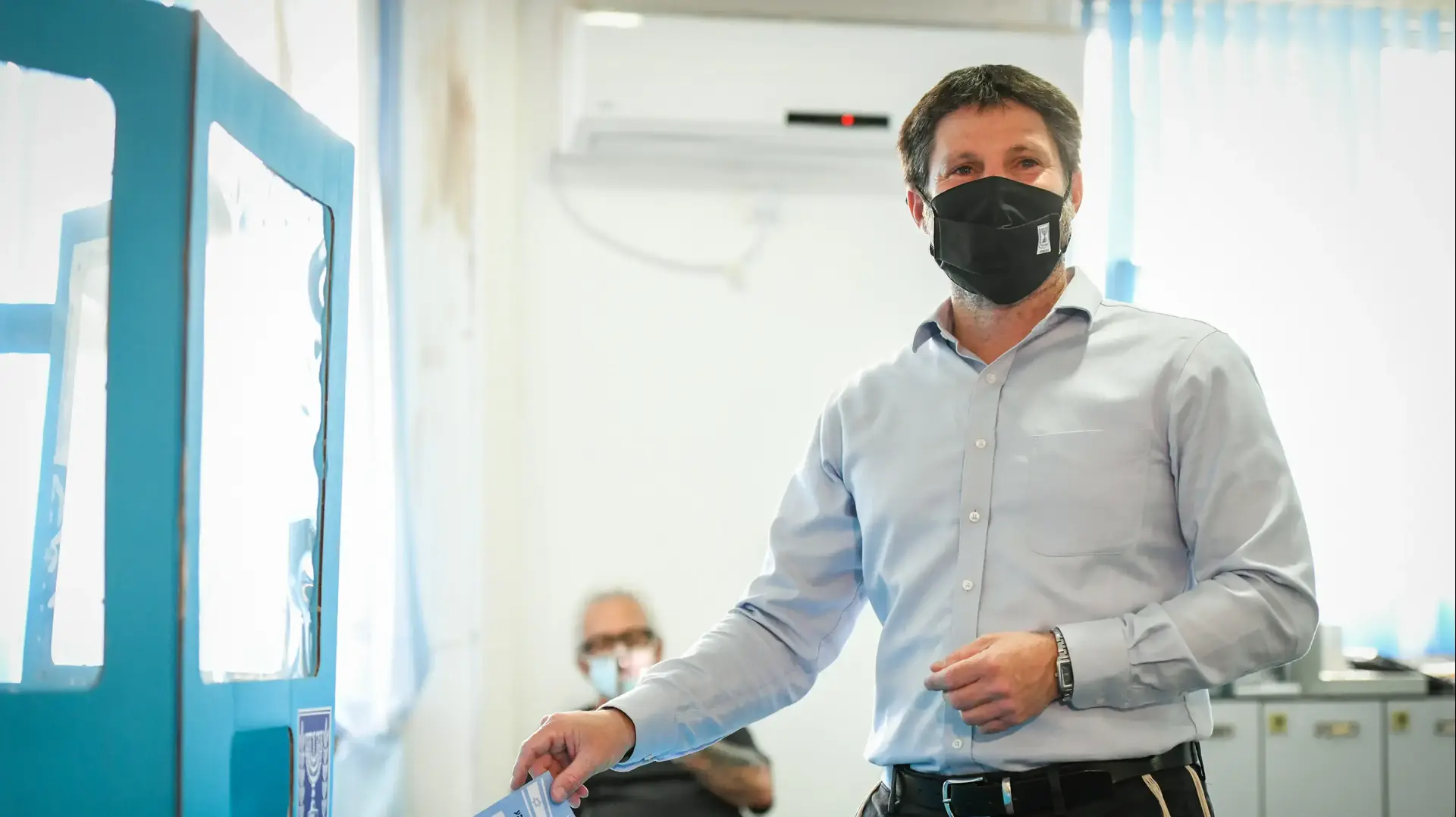 יו״ר הציונות הדתית ח״כ בצלאל סמוטריץ׳ מצביע בקלפי הסמוכה לביתו בקדומים. 23 במרץ 2021 יו״ר הציונות הדתית ח״כ בצלאל סמוטריץ׳ מצביע בקלפי הסמוכה לביתו בקדומים. 23 במרץ 2021