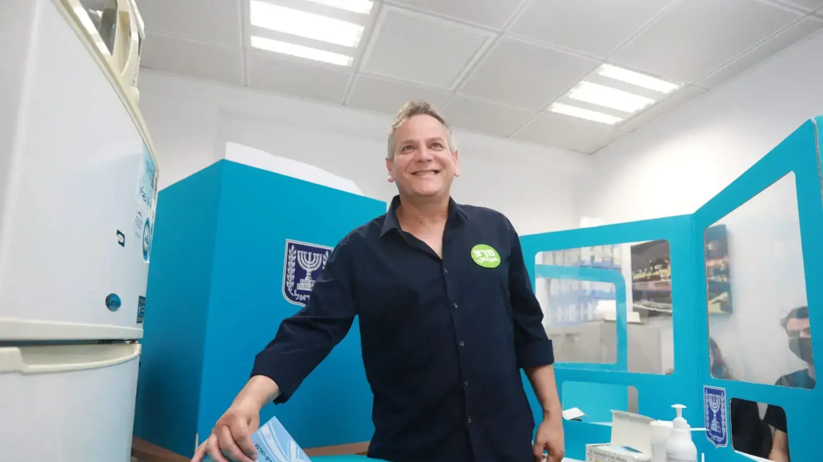 יו״ר מרצ, ח״כ ניצן הורוביץ הצביע לפני שעה קלה בקלפי הסמוכה לביתו בתל אביב, 23 במרץ 2021 יו״ר מרצ, ח״כ ניצן הורוביץ הצביע לפני שעה קלה בקלפי הסמוכה לביתו בתל אביב, 23 במרץ 2021