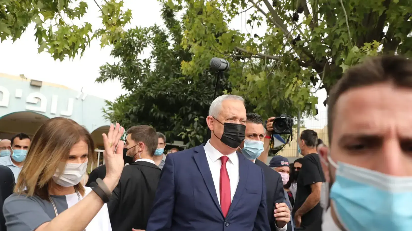 יו"ר כחול לבן בני גנץ מצביע בקלפי הסמוכה לביתו בראש העין , 23 במרץ 2021 יו"ר כחול לבן בני גנץ מצביע בקלפי הסמוכה לביתו בראש העין , 23 במרץ 2021