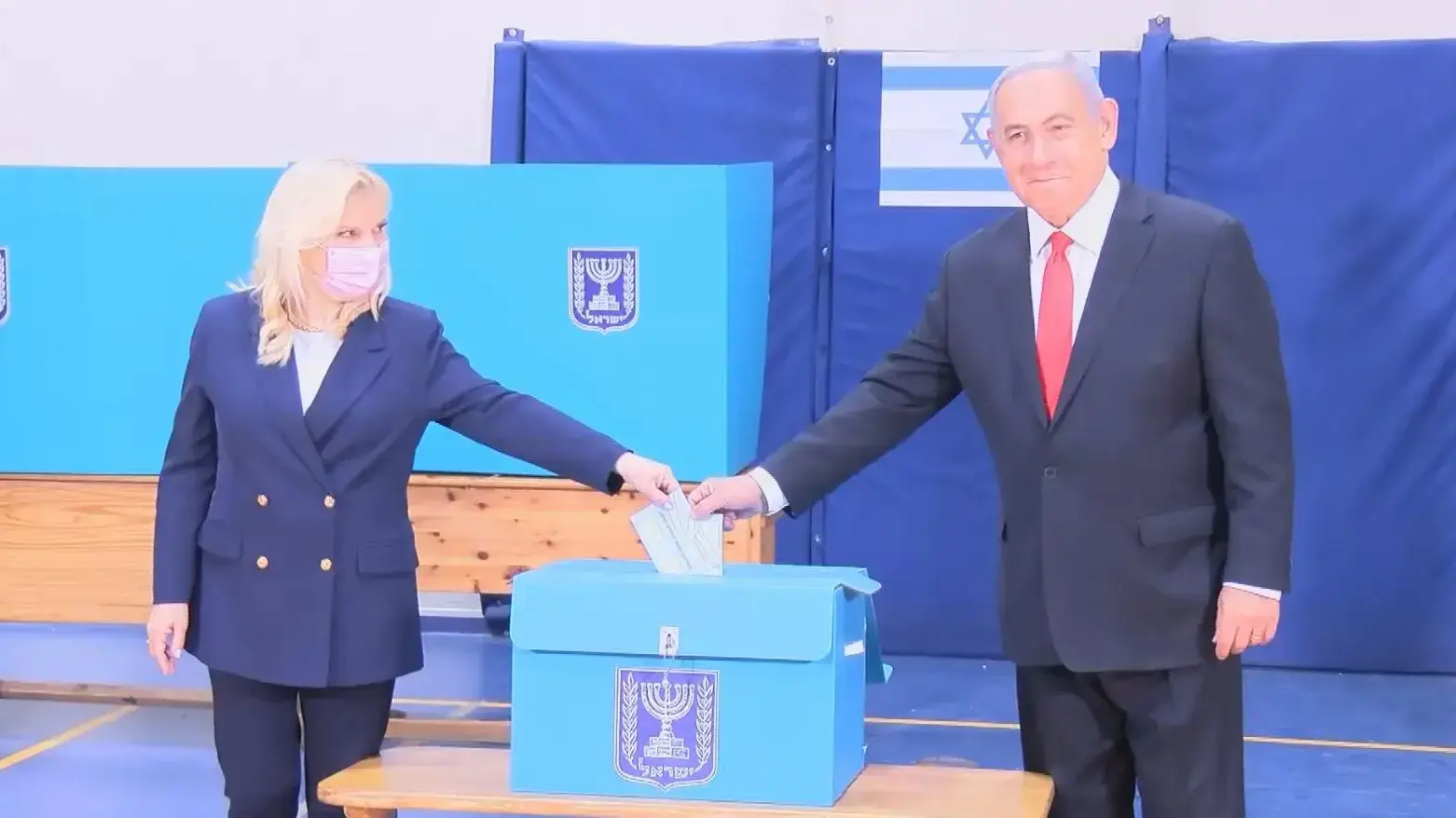 בנימין ושרה נתניהו מצביעים - 23 מרץ 2021 בנימין ושרה נתניהו מצביעים - 23 מרץ 2021