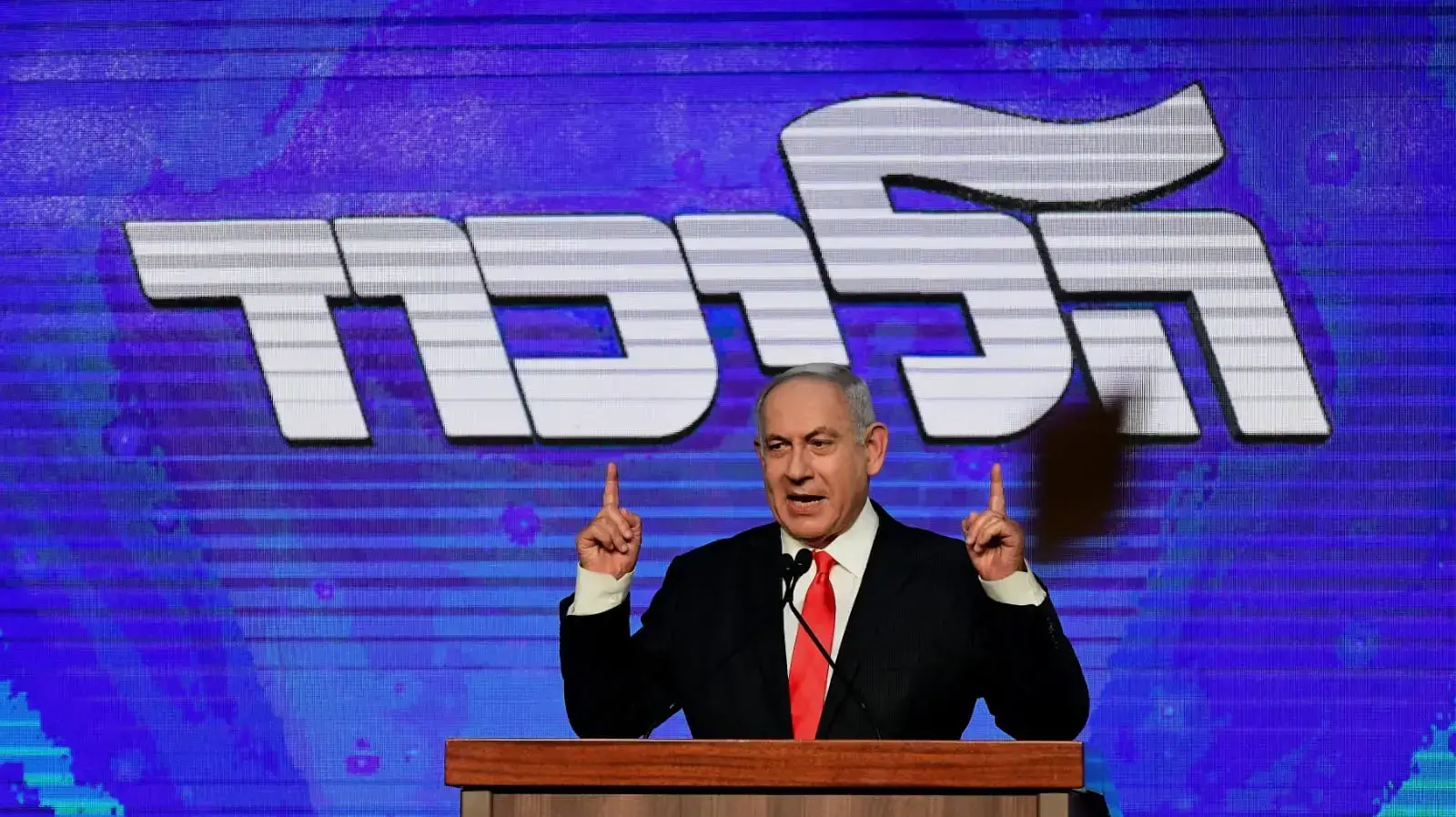 ראש הממשלה, בנימין נתניהו במהלך הצהרתו לאחר תוצאות המדגם במטה הליכוד במטה בבנייני האומה, ירושלים 23 במרץ 2021
ראש הממשלה, בנימין נתניהו במהלך הצהרתו לאחר תוצאות המדגם במטה הליכוד במטה בבנייני האומה, ירושלים 23 במרץ 2021