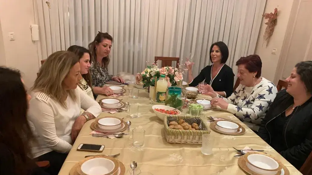 גלית ושמעון צור, ממושב רגבה, חוגגים את פסח. 27 במרץ 2021 גלית ושמעון צור, ממושב רגבה, חוגגים את פסח. 27 במרץ 2021