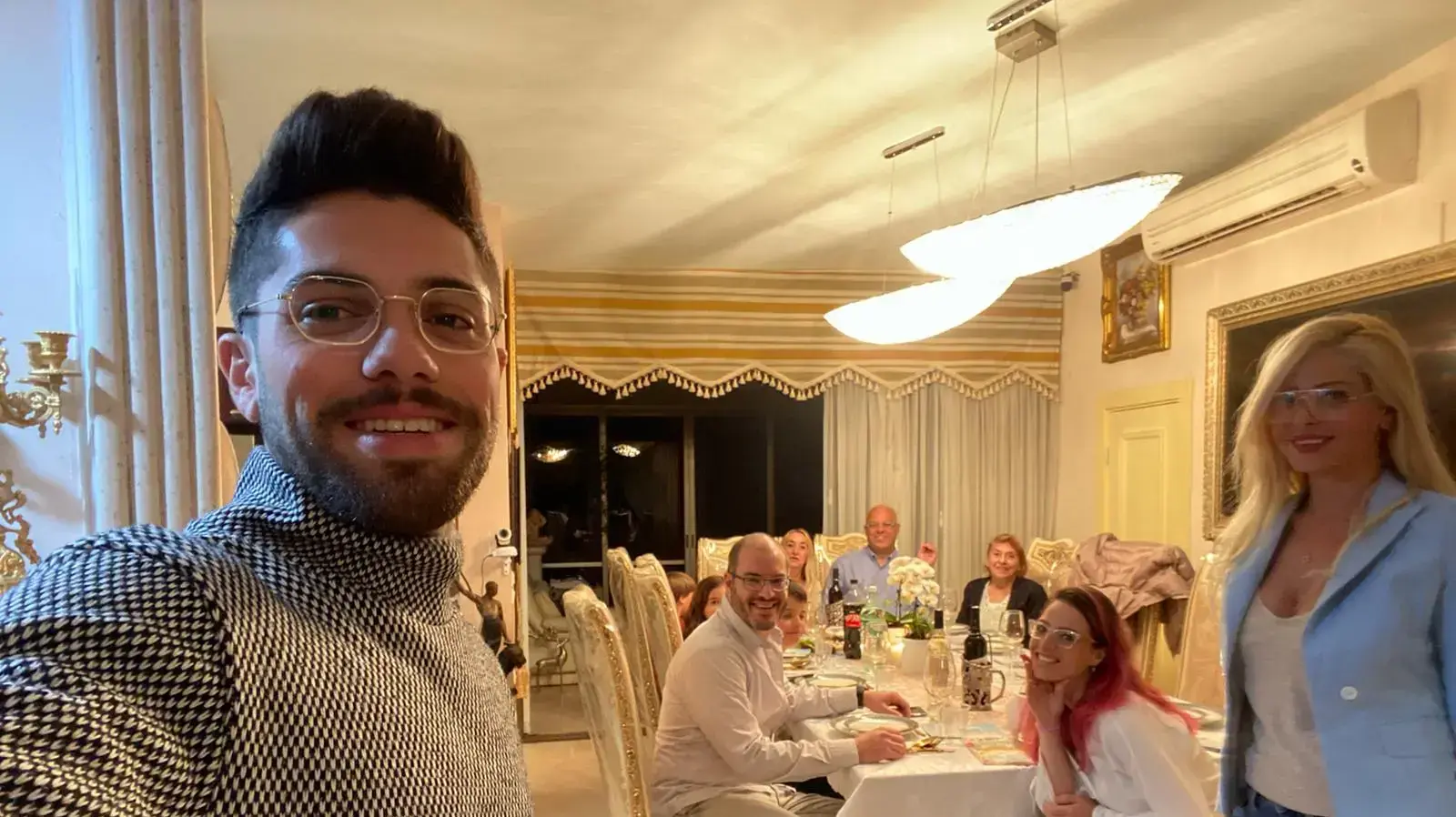 לימור כרסנטי אשת יחסי ציבור ומשפחתה חוגגים את פסח. 27 במרץ 2021 לימור כרסנטי אשת יחסי ציבור ומשפחתה חוגגים את פסח. 27 במרץ 2021