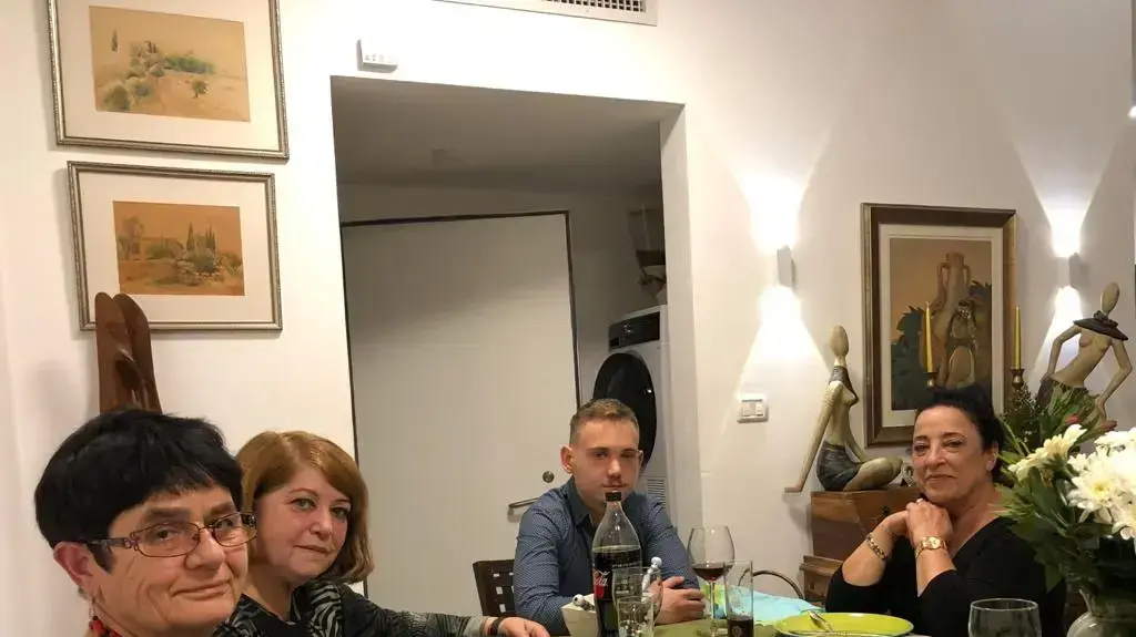 רינה דהן מנכלית העמותה למען חולי הלוקמיה וחברים חוגגים את פסח. 27 במרץ 2021 רינה דהן מנכלית העמותה למען חולי הלוקמיה וחברים חוגגים את פסח. 27 במרץ 2021
