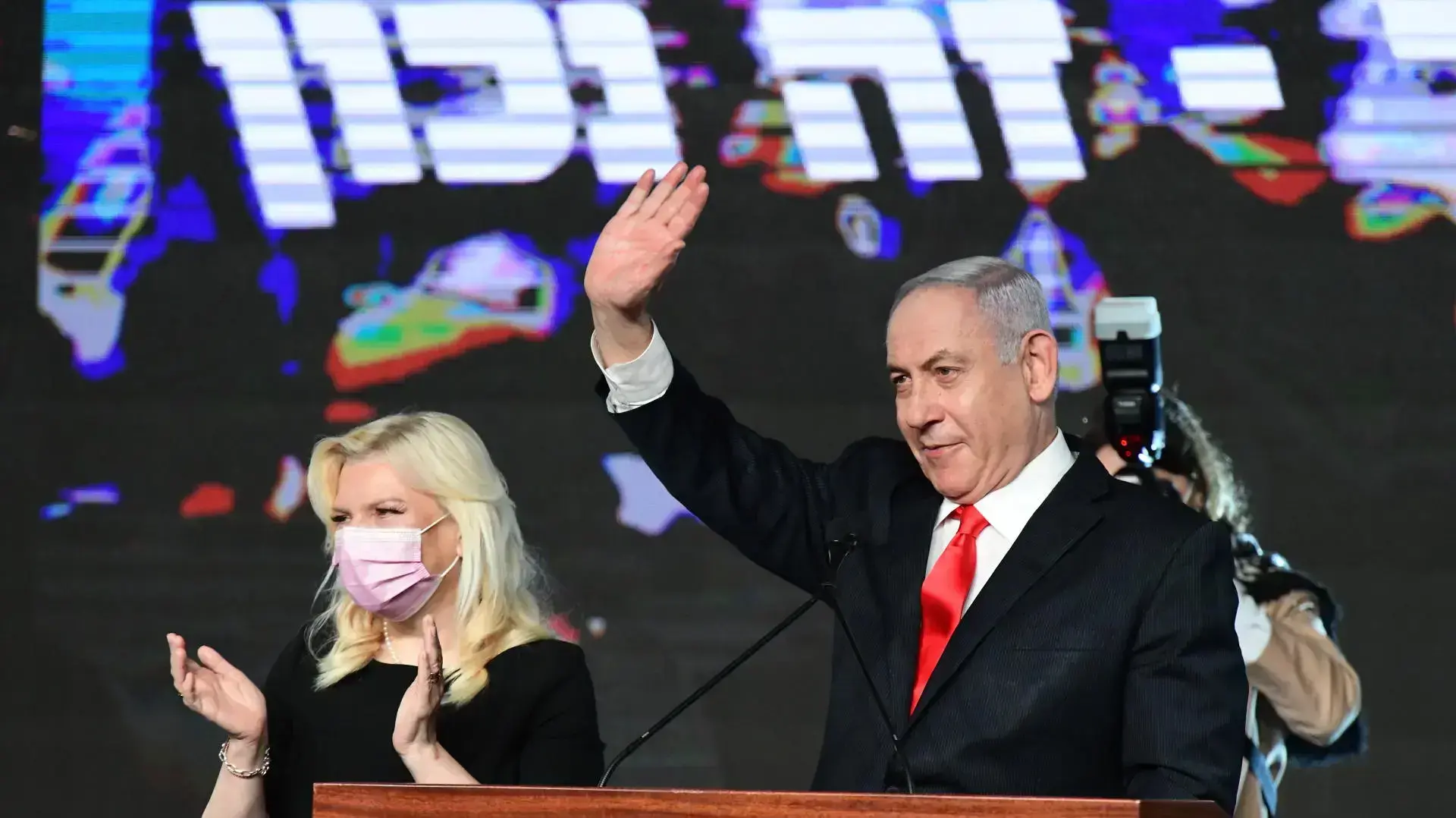 בנימין ושרה נתניהו בליל הבחירות, בנייני האומה, 23 במרץ 2021 בנימין ושרה נתניהו בליל הבחירות, בנייני האומה, 23 במרץ 2021