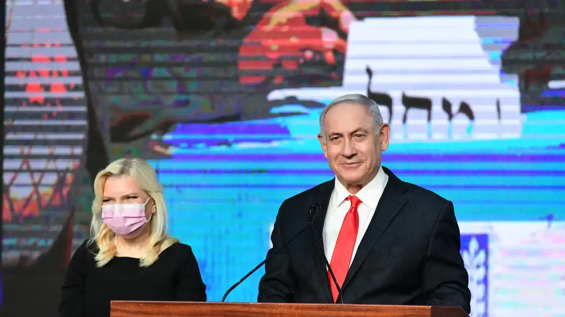 בנימין ושרה נתניהו בליל הבחירות, בנייני האומה, 23 במרץ 2021 בנימין ושרה נתניהו בליל הבחירות, בנייני האומה, 23 במרץ 2021