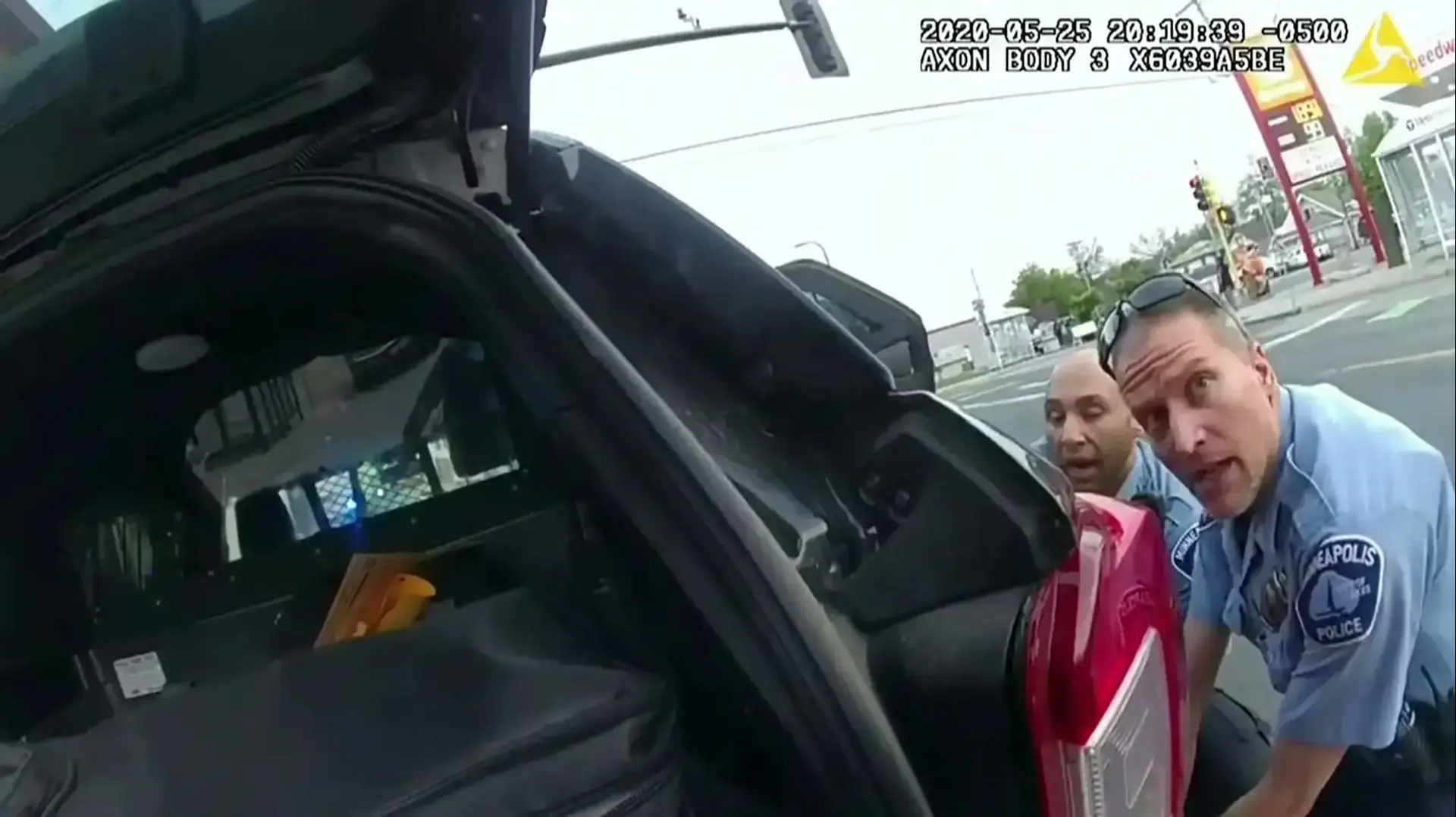דרק צ'ובין, השוטר החשוד ברצח ג'ורג' פלויד, בעת האירוע דרק צ'ובין, השוטר החשוד ברצח ג'ורג' פלויד, בעת האירוע