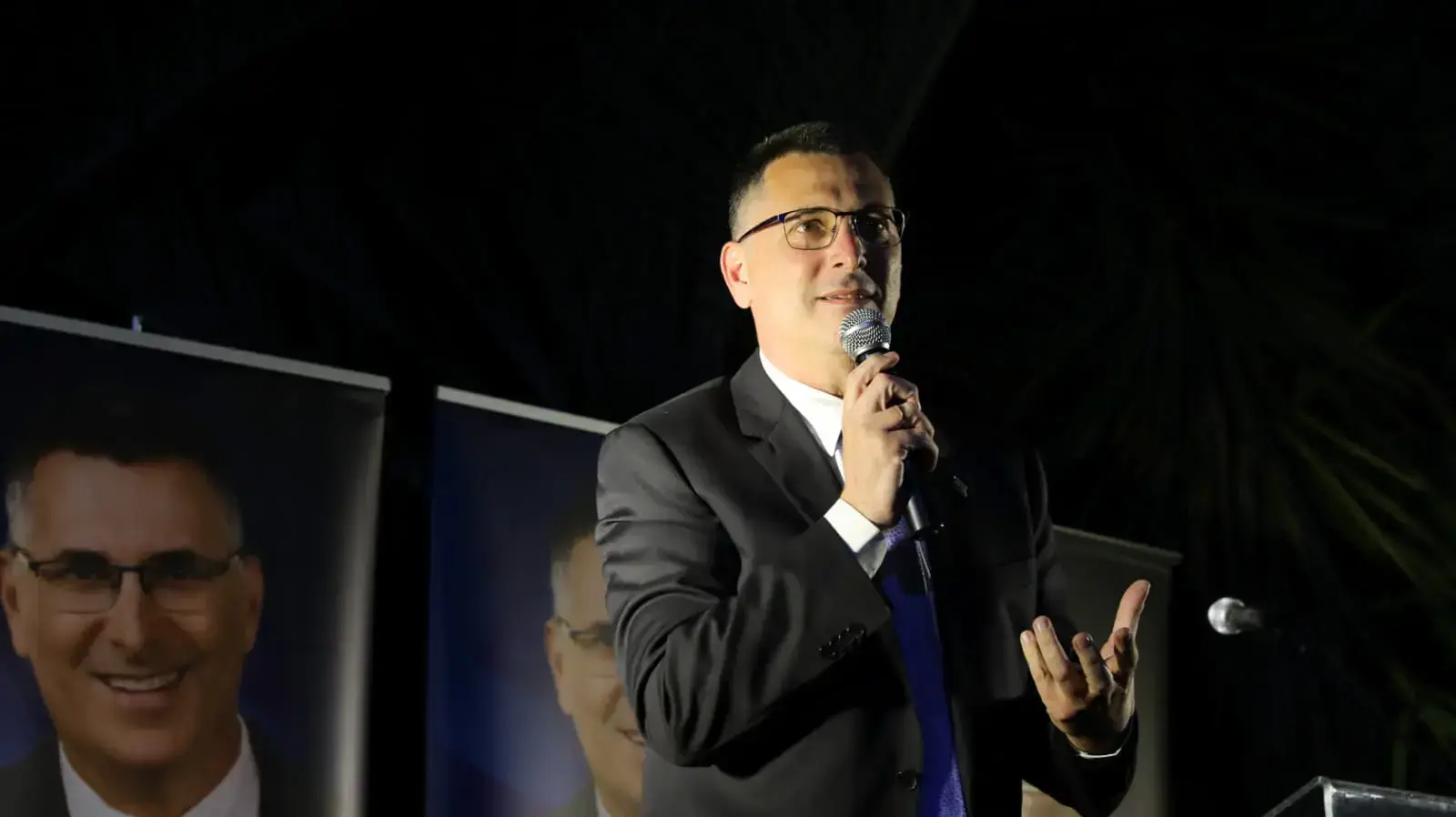 יו"ר תקווה חדשה, גדעון סער במהלך הצהרה לתקשורת 4 באפריל 2021 יו"ר תקווה חדשה, גדעון סער במהלך הצהרה לתקשורת 4 באפריל 2021
