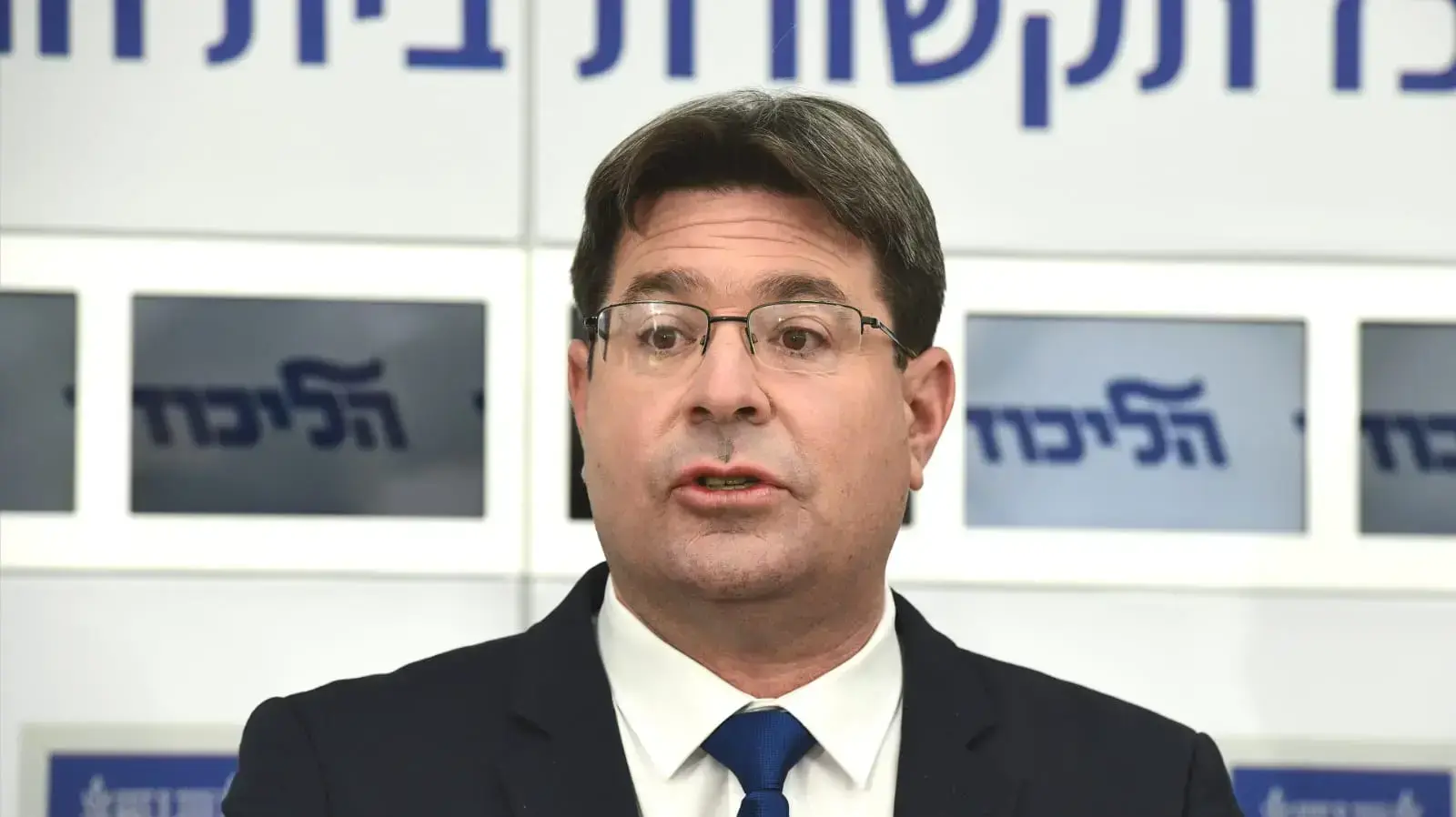 אופיר אקוניס בעת הגשת ההמלצות לנשיא ריבלין, 5 באפריל 2021 אופיר אקוניס בעת הגשת ההמלצות לנשיא ריבלין, 5 באפריל 2021