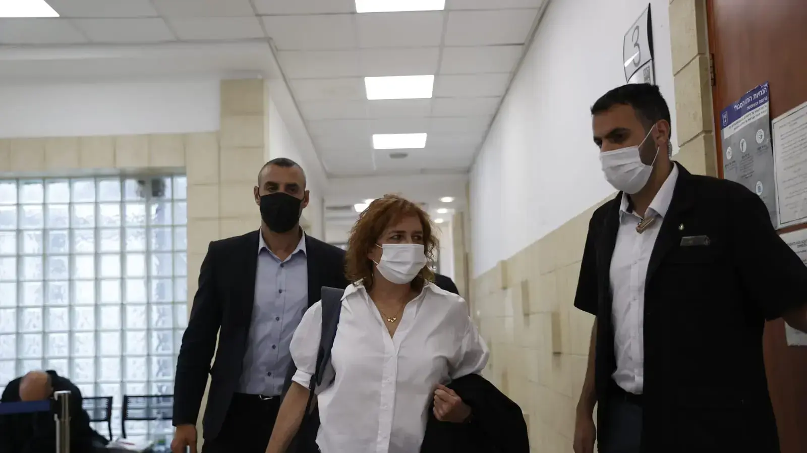 התובעת ליאת בן ארי, הוכחות שאול אלוביץ', איריס אלוביץ', נאשמים בתיקי האלפים, ביהמ"ש המחוזי ירושלים, 6 באפריל 2021