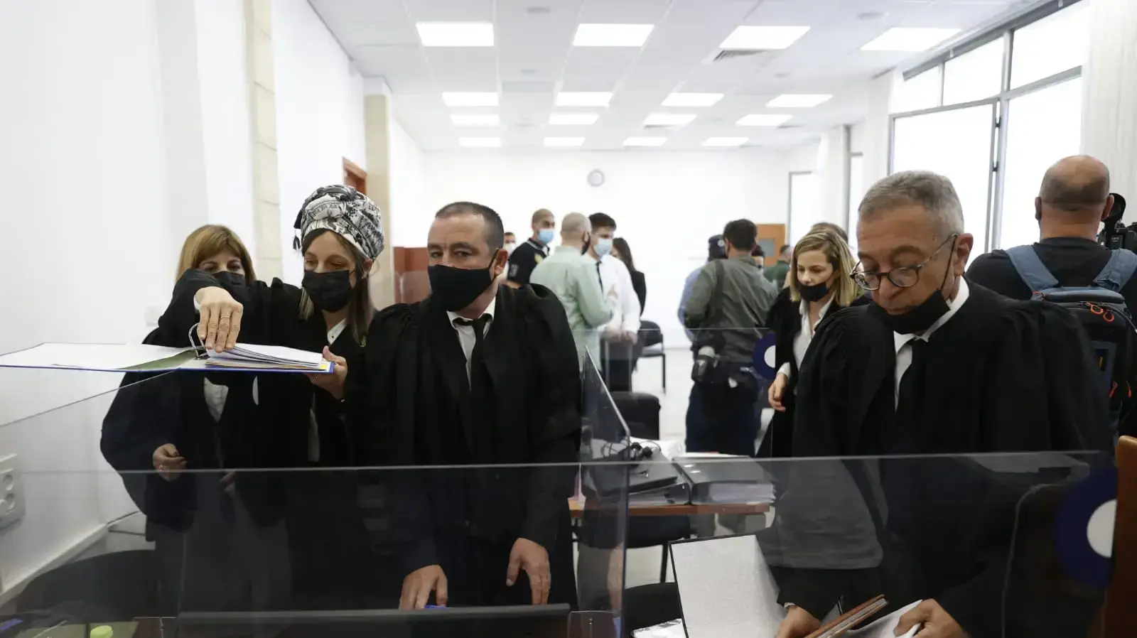 עו"ד ז'ק חן הוכחות שאול אלוביץ', איריס אלוביץ', נאשמים בתיקי האלפים, ביהמ"ש המחוזי ירושלים, 6 באפריל 2021 עו"ד ז'ק חן הוכחות שאול אלוביץ', איריס אלוביץ', נאשמים בתיקי האלפים, ביהמ"ש המחוזי ירושלים, 6 באפריל 2021