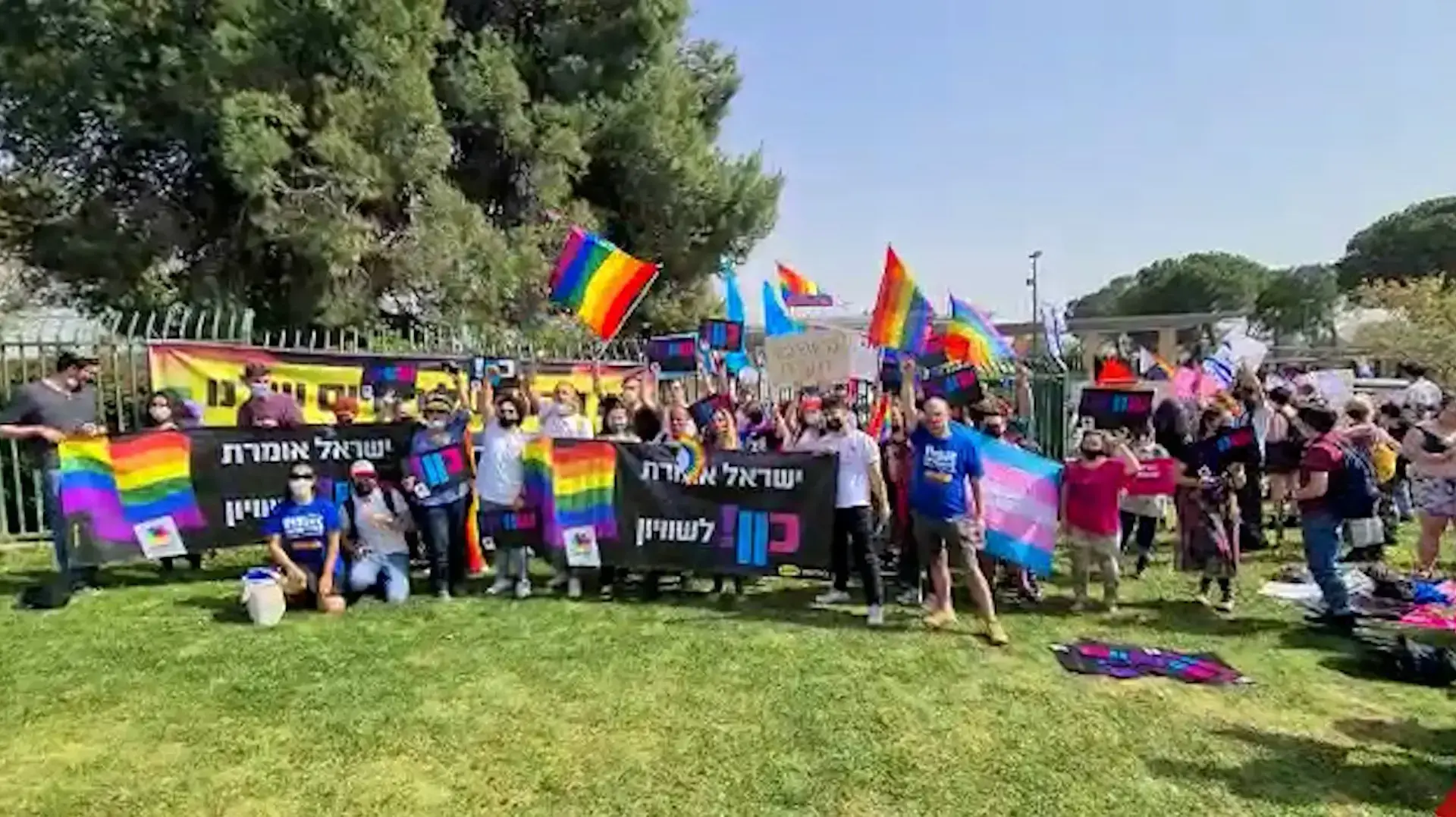 בזמן השבעת הכנסת: עשרות ארגוני זכויות נשים ולהט״ב מפגינים מחוץ למשכן
06.04.21
