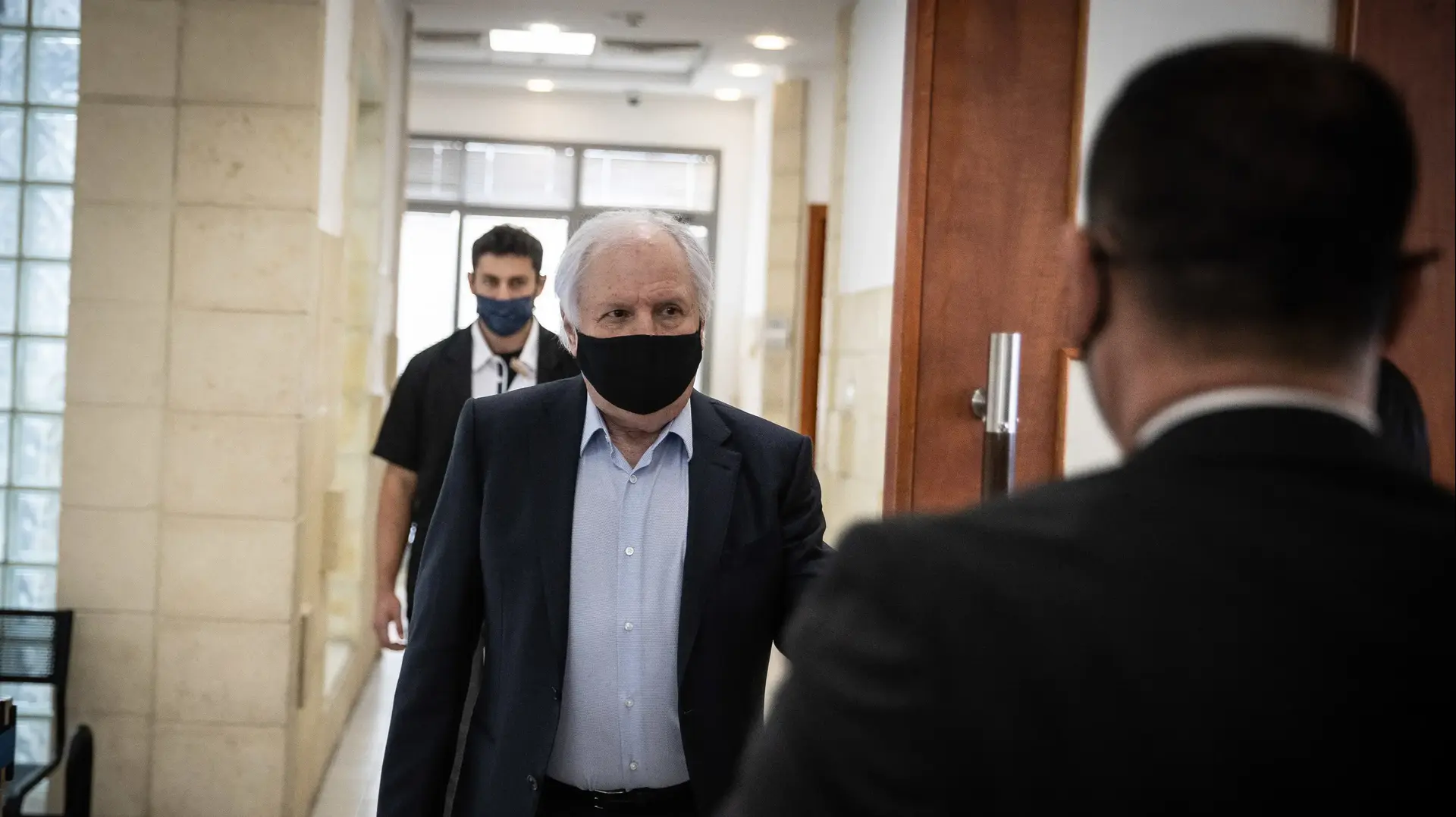 דיון בתיק 4000 | שאול אלוביץ' עושה את דרכו לדיון בעניינו בבית המשפט המחוזי, ירושלים 7 באפריל 2021 דיון בתיק 4000 | שאול אלוביץ' עושה את דרכו לדיון בעניינו בבית המשפט המחוזי, ירושלים 7 באפריל 2021