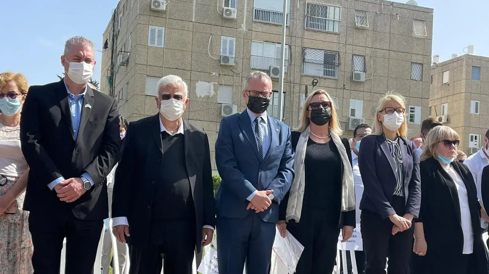 שגריר פולין בישראל מארק מאגיירובסקי וראש עיריית קריית מוצקין, חיים צורי בטקס יום הזיכרון לשואה, 8 באפריל 2021 שגריר פולין בישראל מארק מאגיירובסקי וראש עיריית קריית מוצקין, חיים צורי בטקס יום הזיכרון לשואה, 8 באפריל 2021
