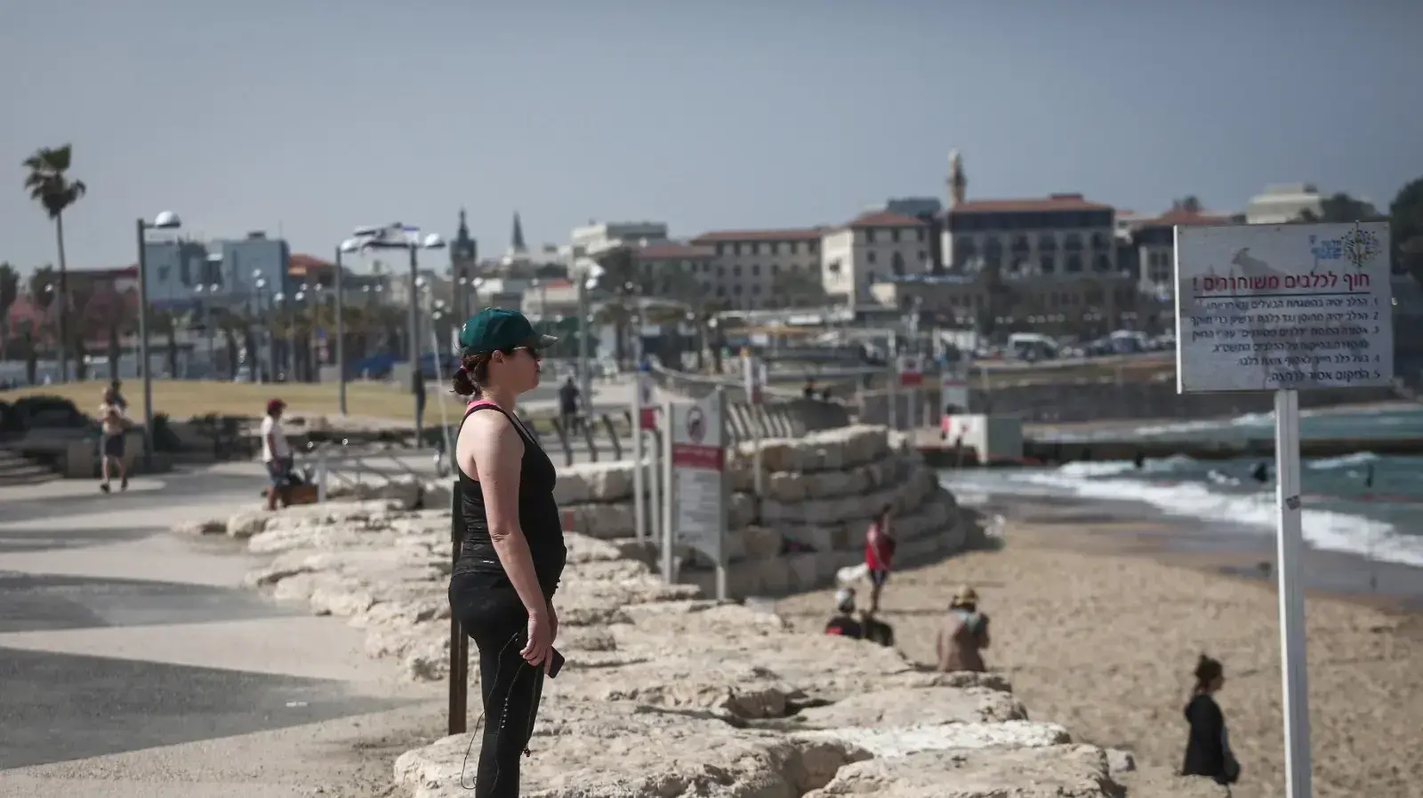 צפירת יום השואה, חוף הים, תל אביב, 8 באפריל 2021 צפירת יום השואה, חוף הים, תל אביב, 8 באפריל 2021