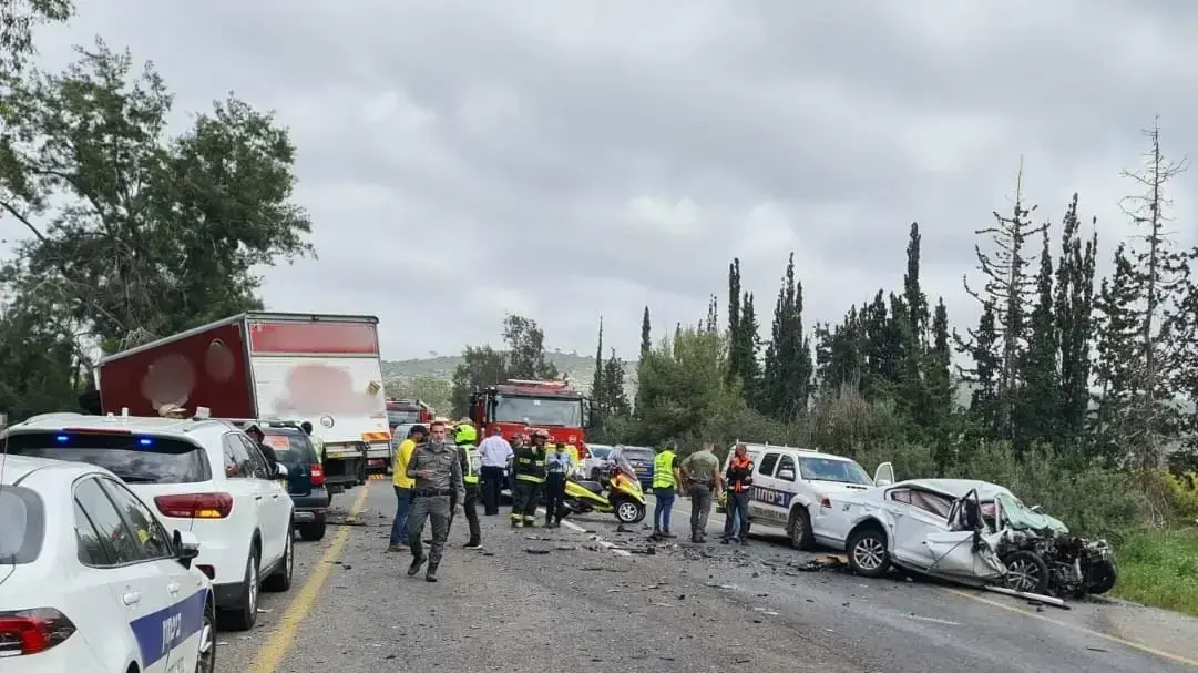 זירת אירוע התאונה בכביש 4 סמוך לניר עציון. 8 באפריל 2021 זירת אירוע התאונה בכביש 4 סמוך לניר עציון. 8 באפריל 2021