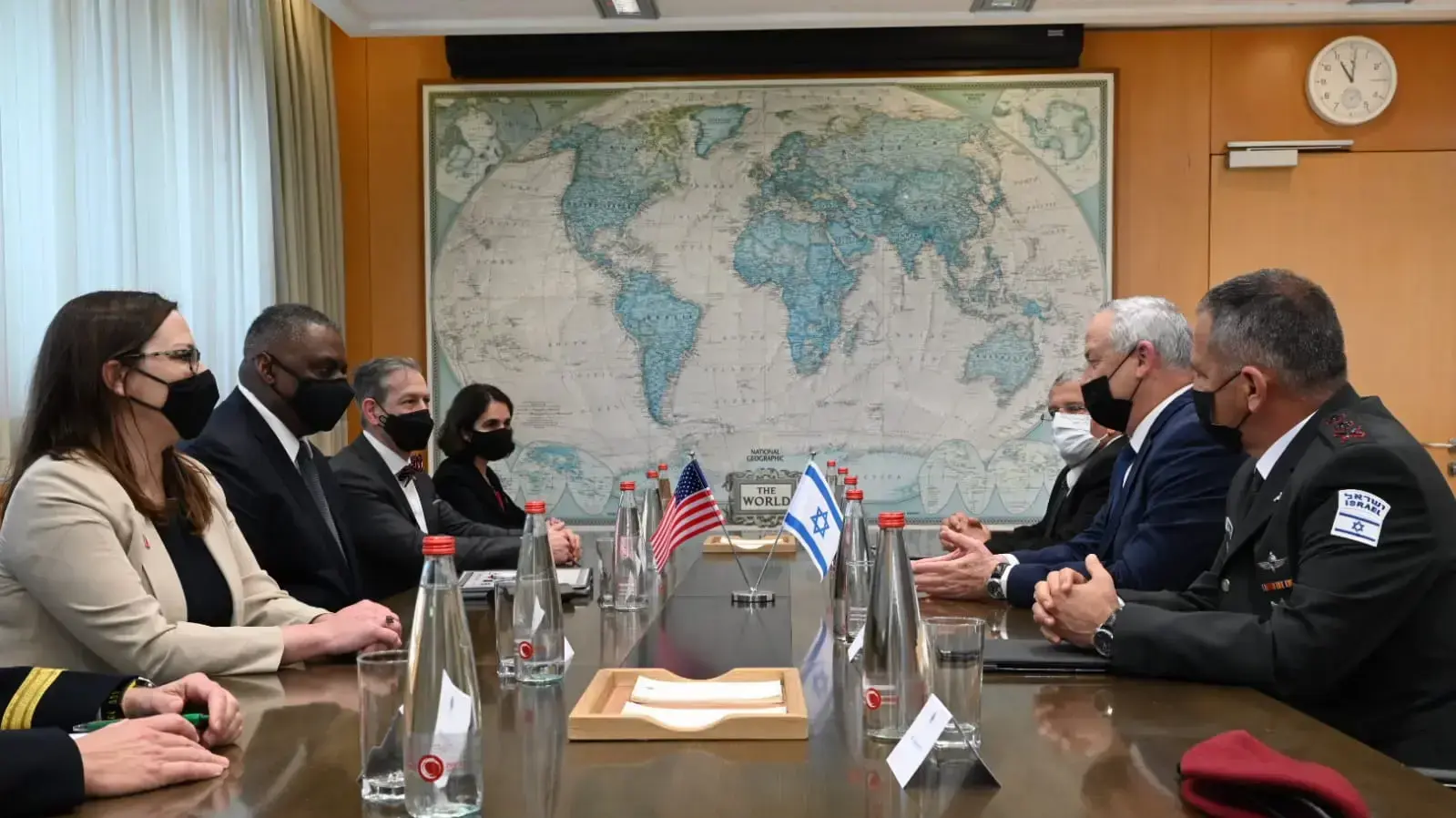 שר ההגנה של ארצות הברית לויד אוסטין ושר הביטחון בני גנץ, 11 באפריל 2021 שר ההגנה של ארצות הברית לויד אוסטין ושר הביטחון בני גנץ, 11 באפריל 2021