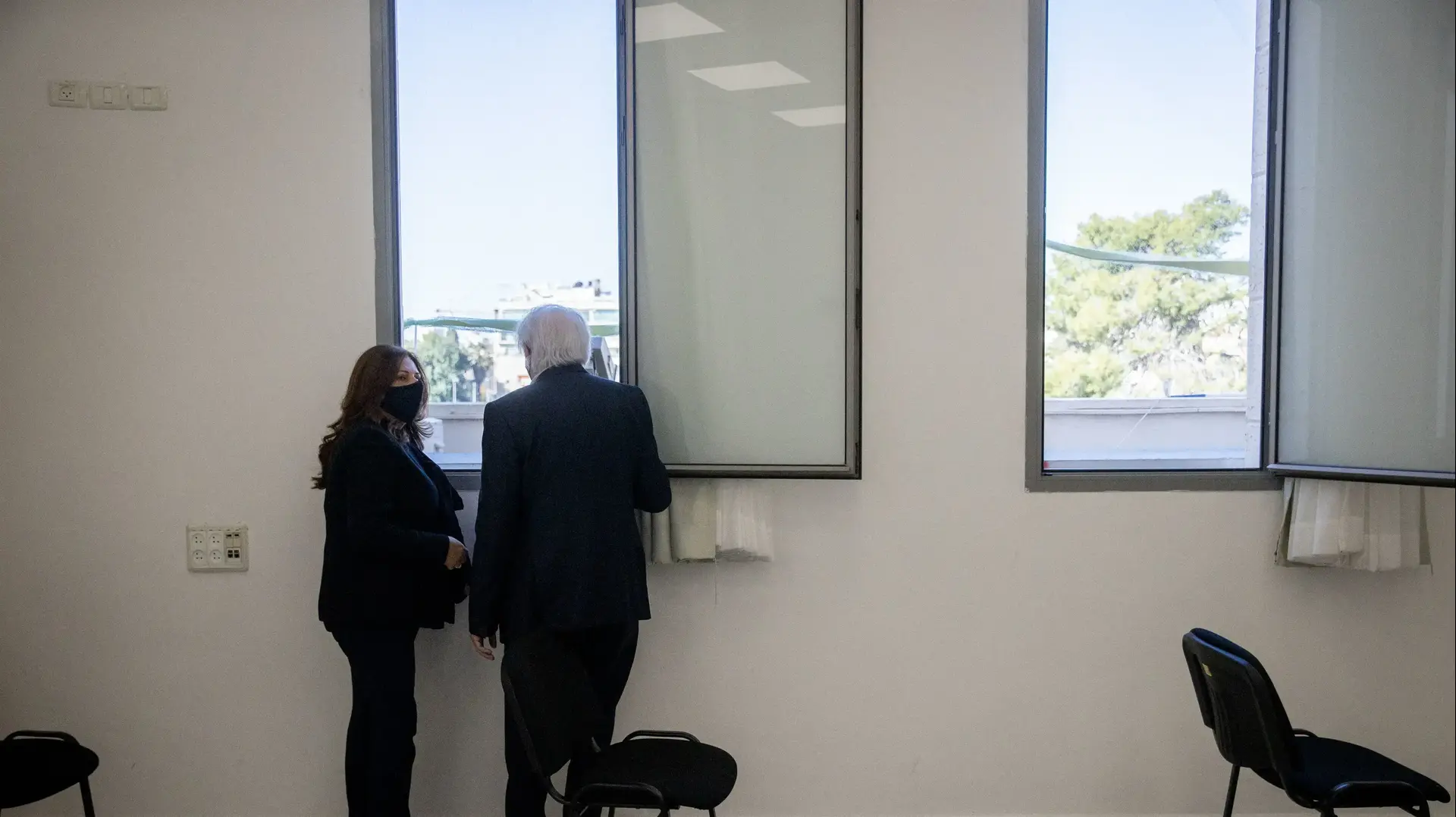 שאול ואיריס אלוביץ' במשפט נתניהו, ביהמ"ש המחוזי ירושלים, 13 באפריל 2021 שאול ואיריס אלוביץ' במשפט נתניהו, ביהמ"ש המחוזי ירושלים, 13 באפריל 2021