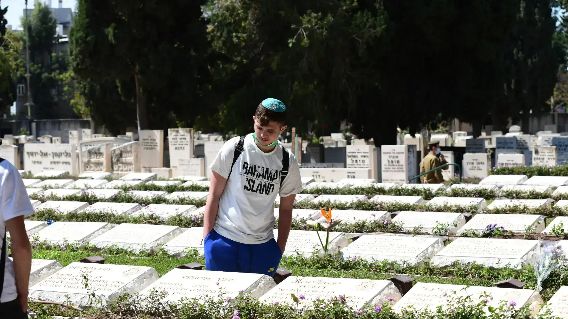 לקראת טקס יום הזיכרון בבית העלמין הצבאי נחלת יצחק גבעתיים , 13 באפריל 2021