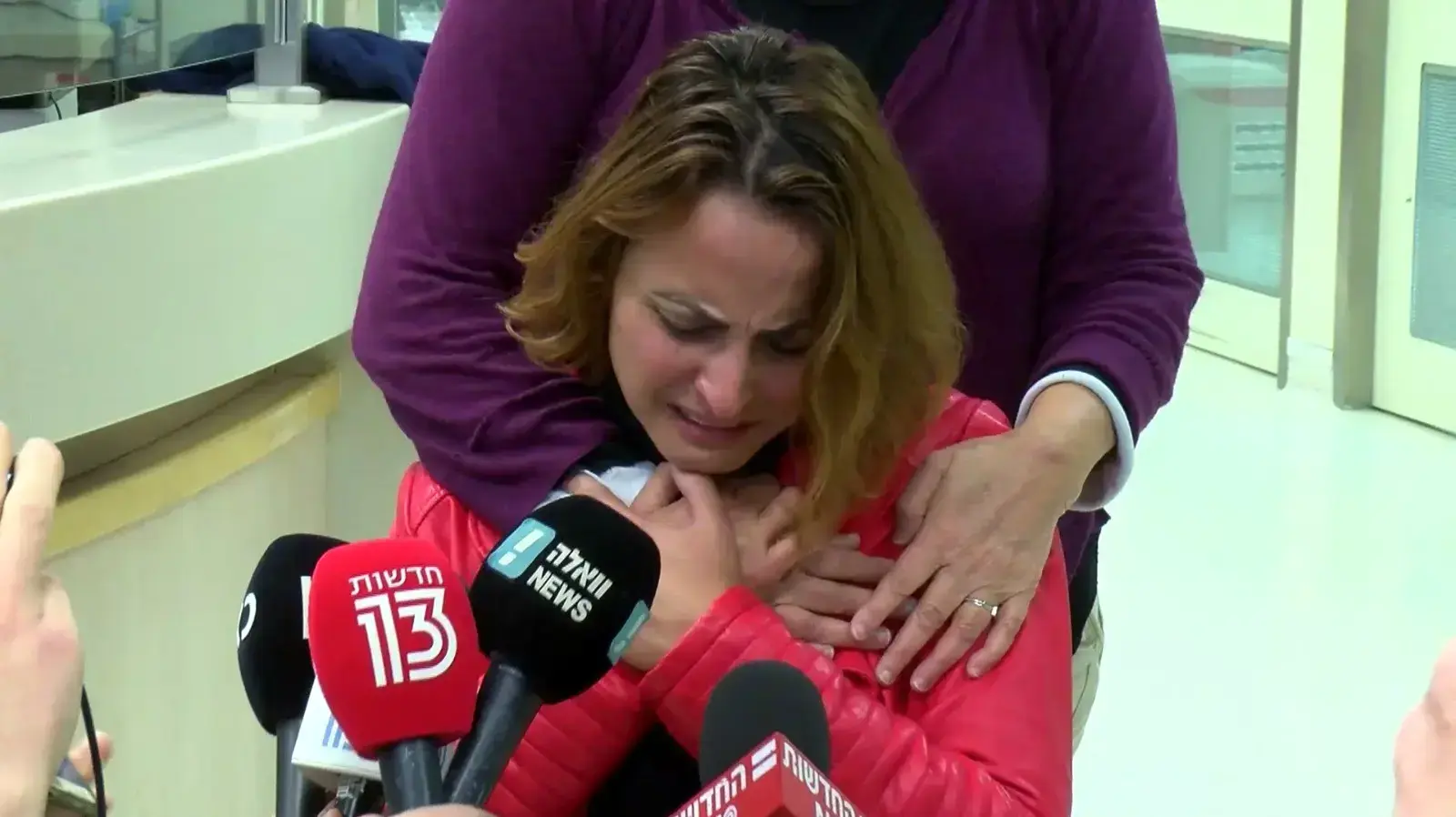 לאה סעידיאן, אחותו של איציק, נכה צה"ל שהצית עצמו, בי"ח שיבא תל השומר, 13 באפריל 2021 לאה סעידיאן, אחותו של איציק, נכה צה"ל שהצית עצמו, בי"ח שיבא תל השומר, 13 באפריל 2021