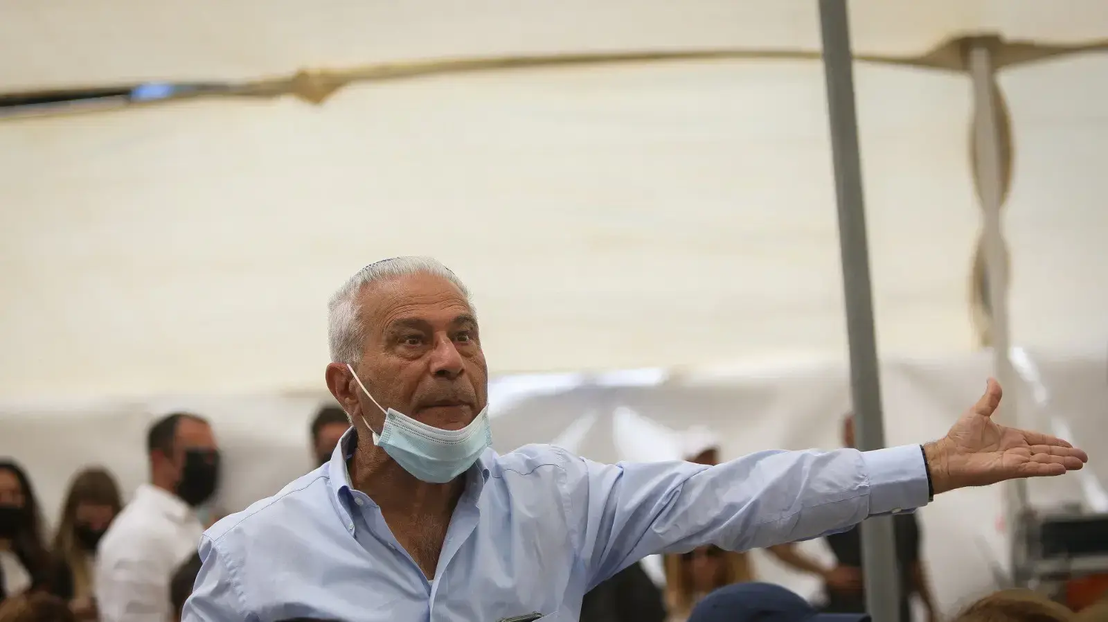 האדם שהתפרץ לדריו של נתניהו בטקס יום הזיכרון לנפגעי פעולות האיבה. הר הרצל, ירושלים 14 במרץ 2021 האדם שהתפרץ לדריו של נתניהו בטקס יום הזיכרון לנפגעי פעולות האיבה. הר הרצל, ירושלים 14 במרץ 2021