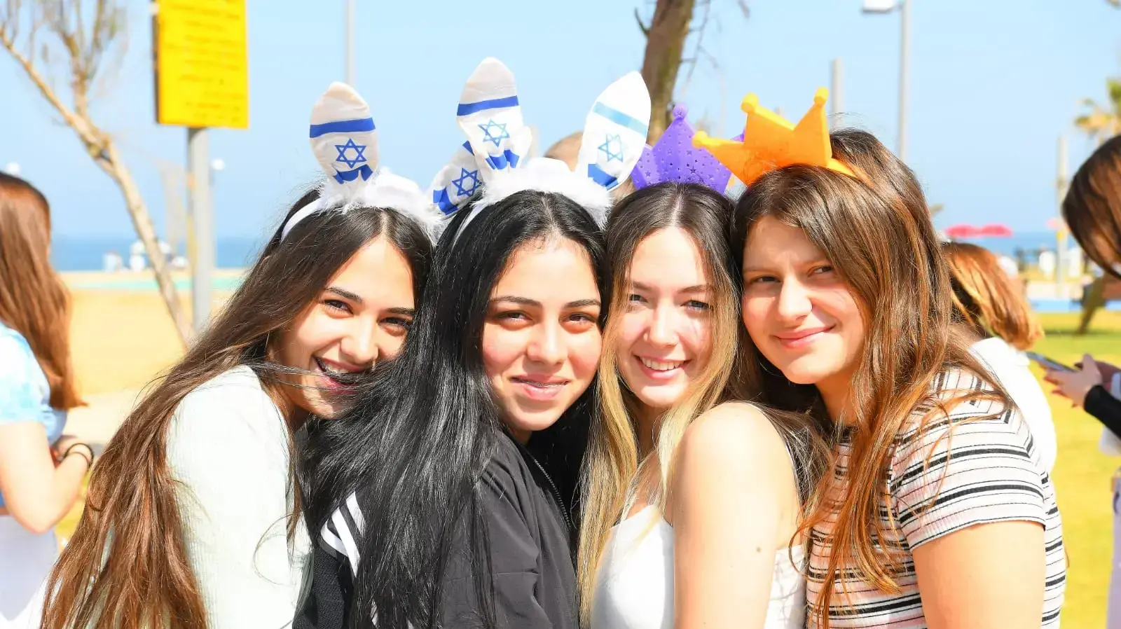 יום העצמאות | המונים פוקדים את פארק צ'ארלס קלור 15 באפריל 2021 יום העצמאות | המונים פוקדים את פארק צ'ארלס קלור 15 באפריל 2021