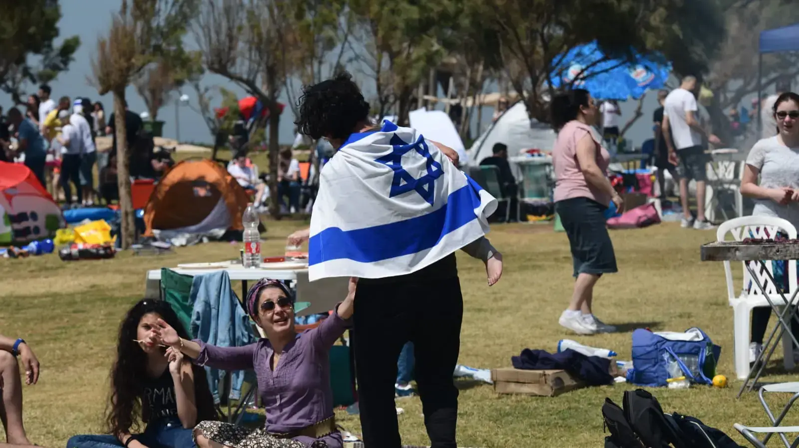 יום העצמאות | המונים פוקדים את פארק הירקון 15 באפריל 2021 