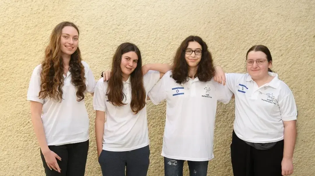 תלמידות ישראליות שזכו במדליות זהב וכסף באולימפיאדת המתמטיקה האירופית לנערות, 16 באפריל 2021 תלמידות ישראליות שזכו במדליות זהב וכסף באולימפיאדת המתמטיקה האירופית לנערות, 16 באפריל 2021