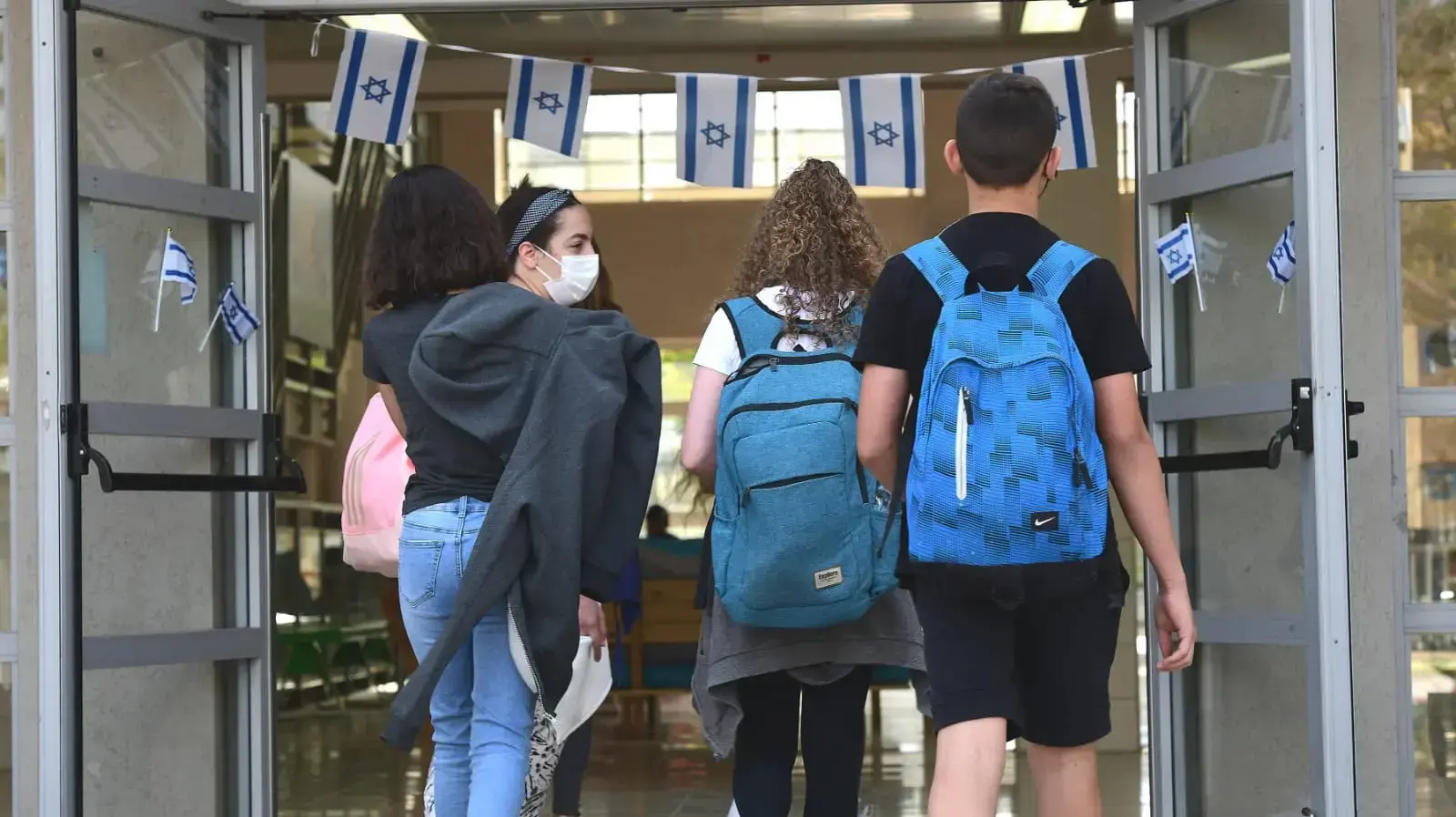 חזרה ללימודים ללא מתווה הקפסולות, בי"ס "אחד העם", פתח תקווה, 18 באפריל 2021