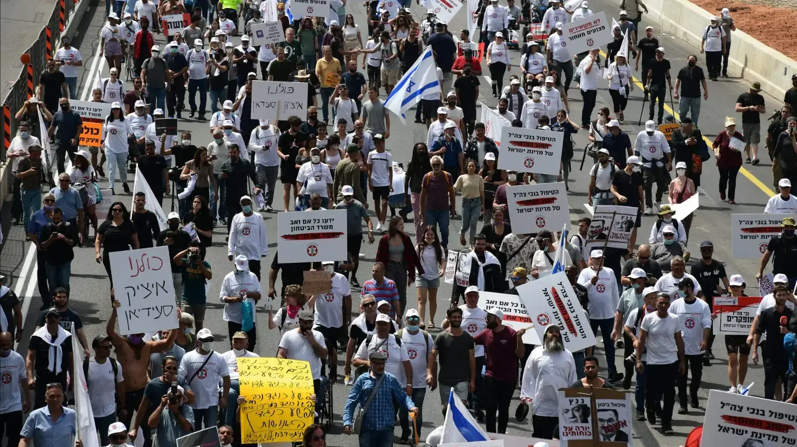 הפגנת נכי צה"ל בדרישה לרפורמה באגף שיקום נכים במשהב"ט. נתיבי איילון, ת"א, 18 באפריל 2021 הפגנת נכי צה"ל בדרישה לרפורמה באגף שיקום נכים במשהב"ט. נתיבי איילון, ת"א, 18 באפריל 2021
