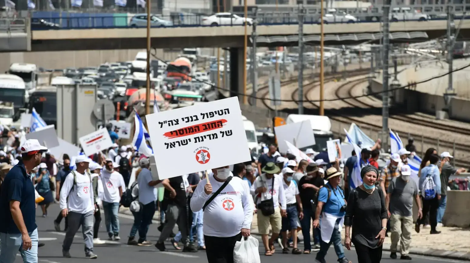 הפגנת נכי צה"ל בדרישה לרפורמה באגף שיקום נכים במשהב"ט. נתיבי איילון, ת"א, 18 באפריל 2021 הפגנת נכי צה"ל בדרישה לרפורמה באגף שיקום נכים במשהב"ט. נתיבי איילון, ת"א, 18 באפריל 2021