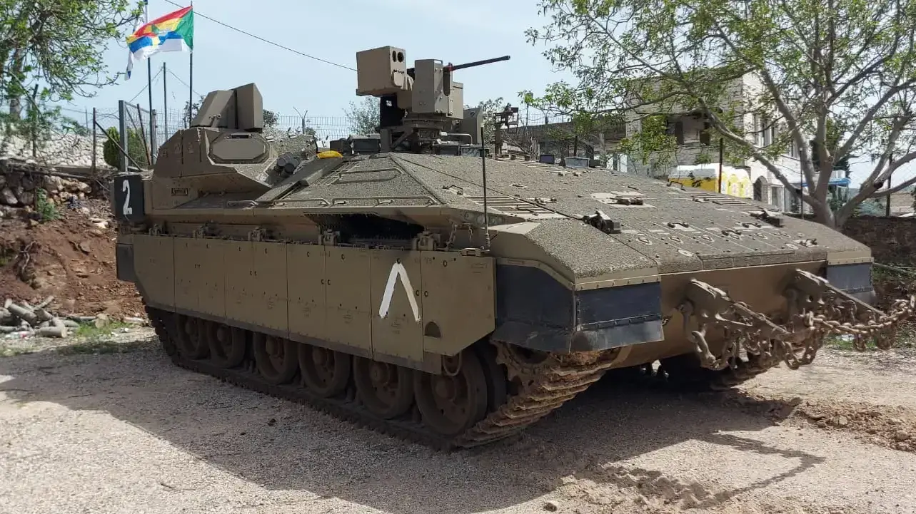 הכנות לתערוכה הצהלית שמעוררת סערה, שתפתח ליד ברכת רם בצפון רמת הגולן הכנות לתערוכה הצהלית שמעוררת סערה, שתפתח ליד ברכת רם בצפון רמת הגולן