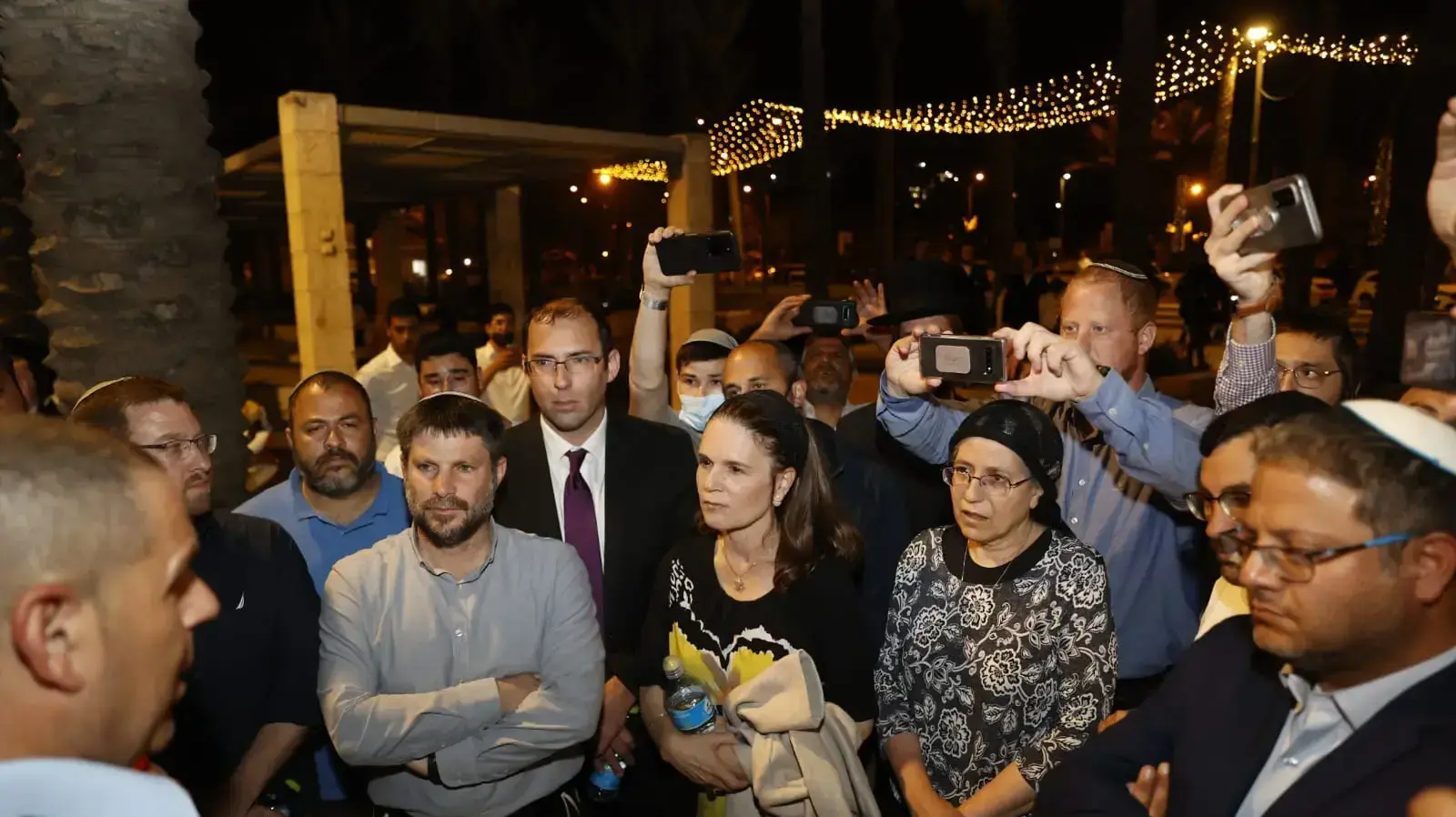 חברי סיעת הציונות הדתית בשער שכם בירושלים. 18 באפריל 2021 חברי סיעת הציונות הדתית בשער שכם בירושלים. 18 באפריל 2021