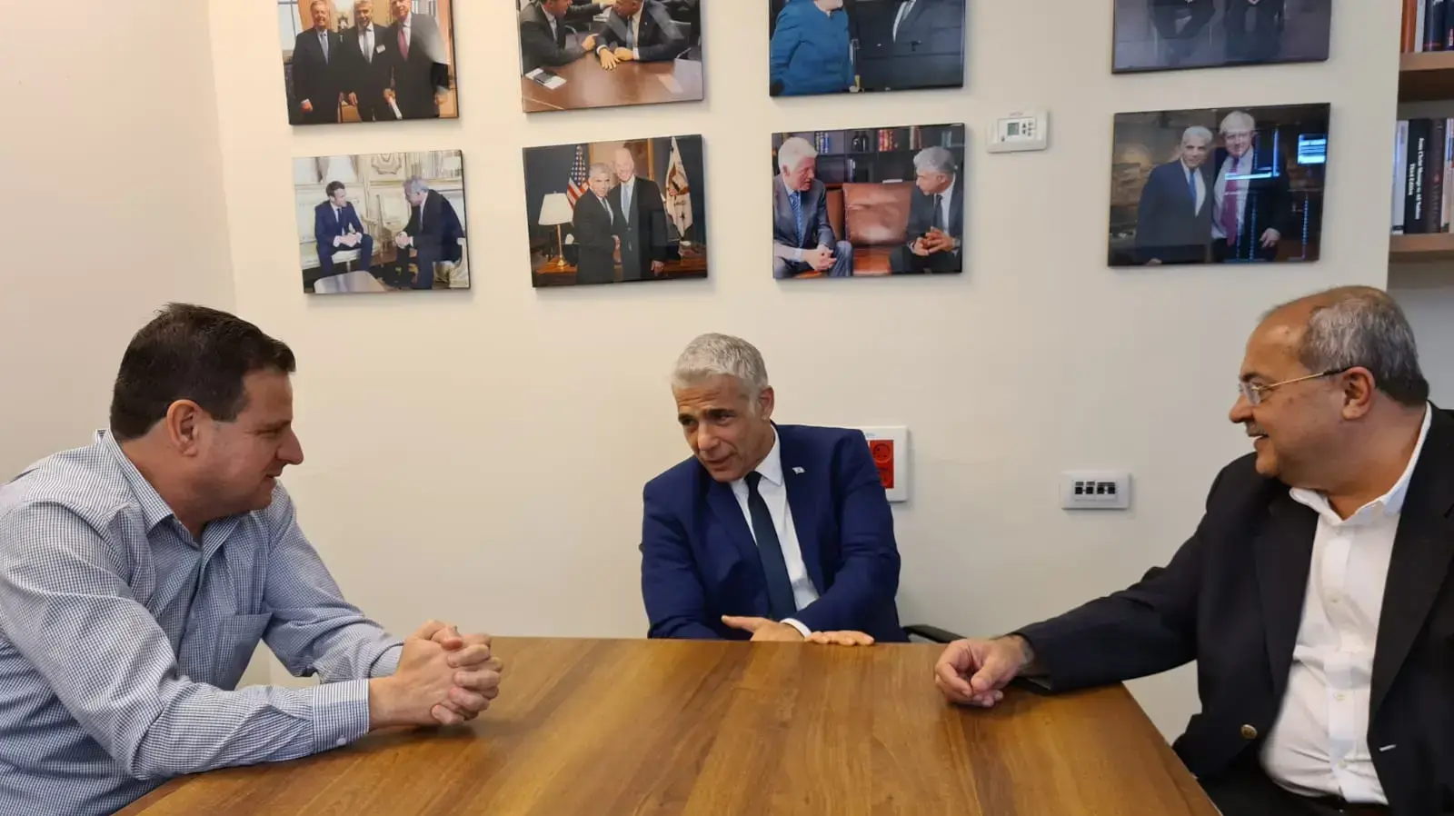 יו"ר יש עתיד, יאיר לפיד במהלך פגישתו עם נציגי הרשימה המשותפת 19 באפריל 2021 יו"ר יש עתיד, יאיר לפיד במהלך פגישתו עם נציגי הרשימה המשותפת 19 באפריל 2021