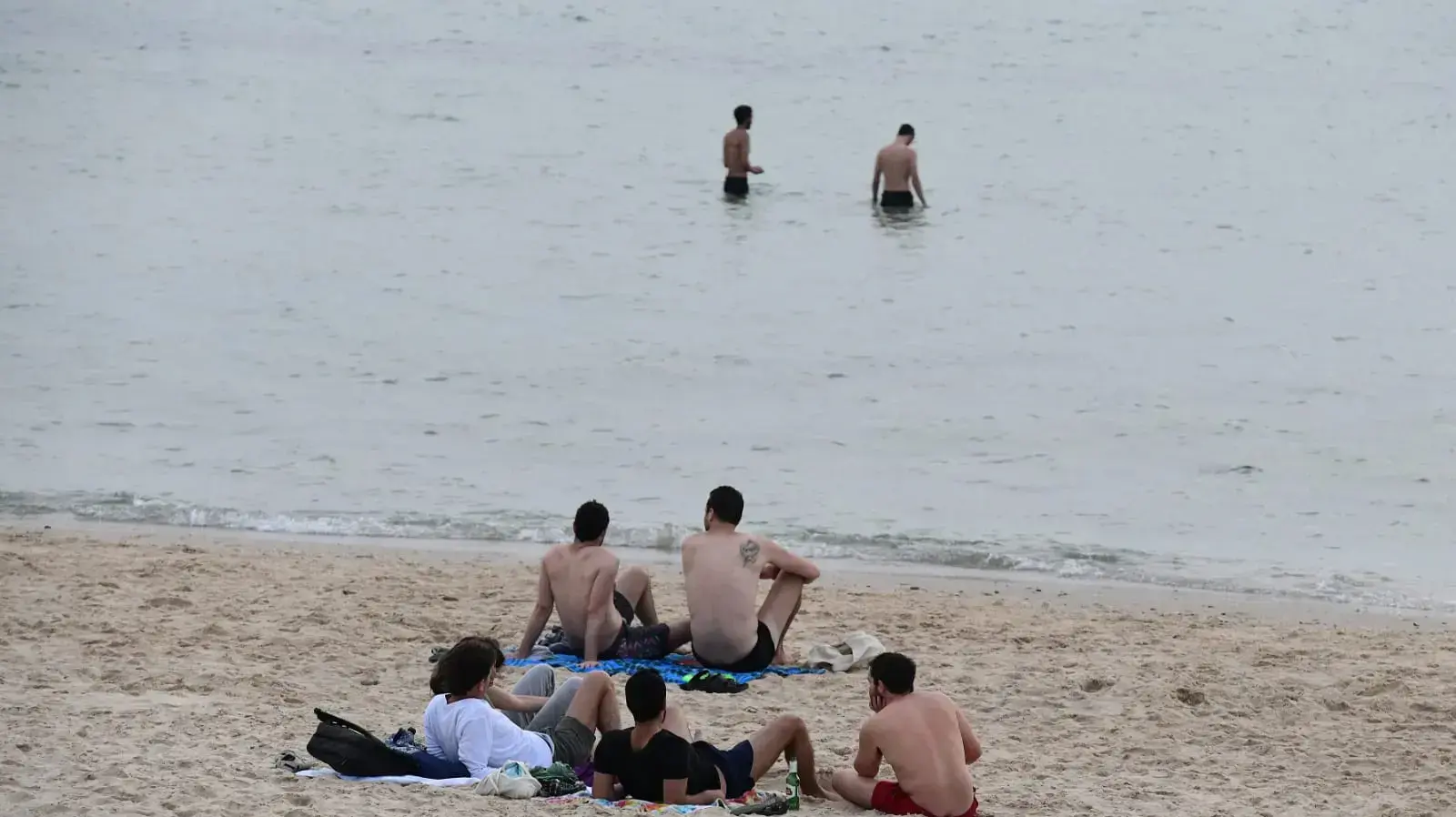 שרב בחוף צ'רלס קלור, 19 באפריל 2021
