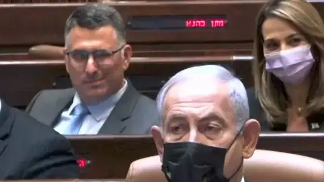 יו"ר תקווה חדשה גדעון סער תועד 'קורץ' לשר האוצר ישראל כץ שהשיב בחיוך, אחרי ההפסד של הליכוד במליאת הכנסת . יו"ר תקווה חדשה גדעון סער תועד 'קורץ' לשר האוצר ישראל כץ שהשיב בחיוך, אחרי ההפסד של הליכוד במליאת הכנסת .