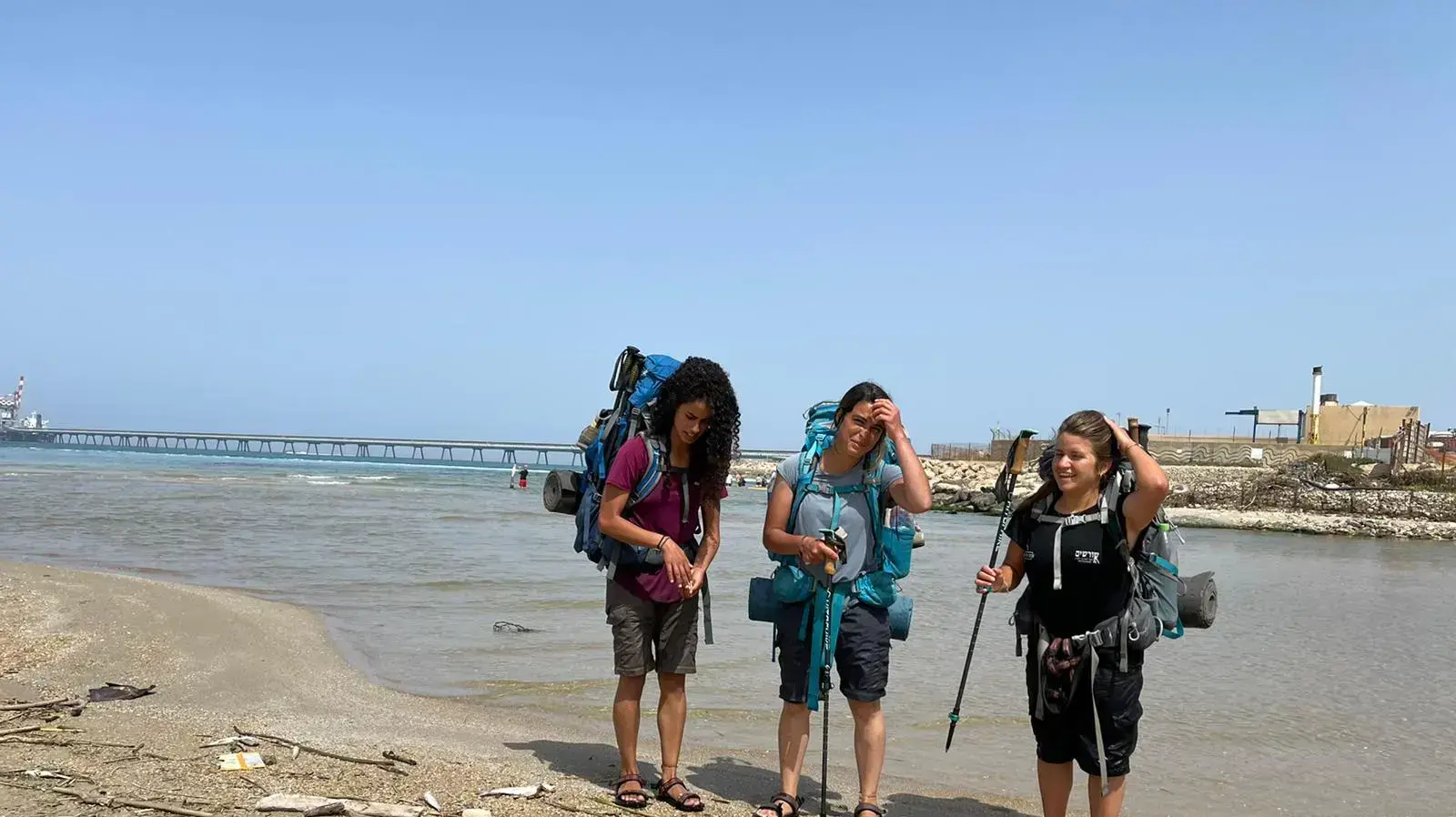 מטיילות בשביל ישראל, הגיעו לראות כרישים בחדרה מטיילות בשביל ישראל, הגיעו לראות כרישים בחדרה