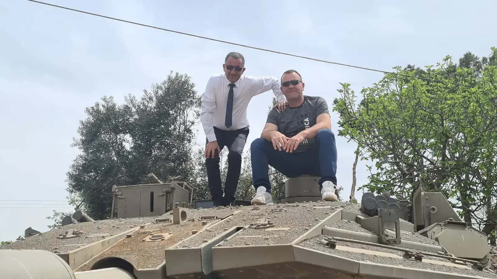 חוסאם פרחאת ועו"ד פהד ספדי בתערוכת כלי נשק של צה"ל ברמת הגולן חוסאם פרחאת ועו"ד פהד ספדי בתערוכת כלי נשק של צה"ל ברמת הגולן