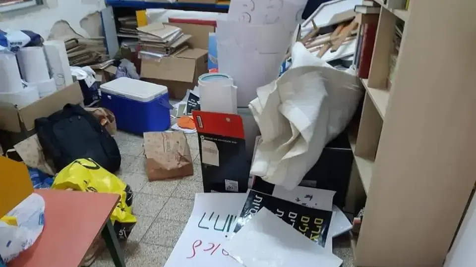 פשיטת משטרה ושב"כ על ביתם של פעילי שמאל בחיפה, 20 באפריל 2021 פשיטת משטרה ושב"כ על ביתם של פעילי שמאל בחיפה, 20 באפריל 2021