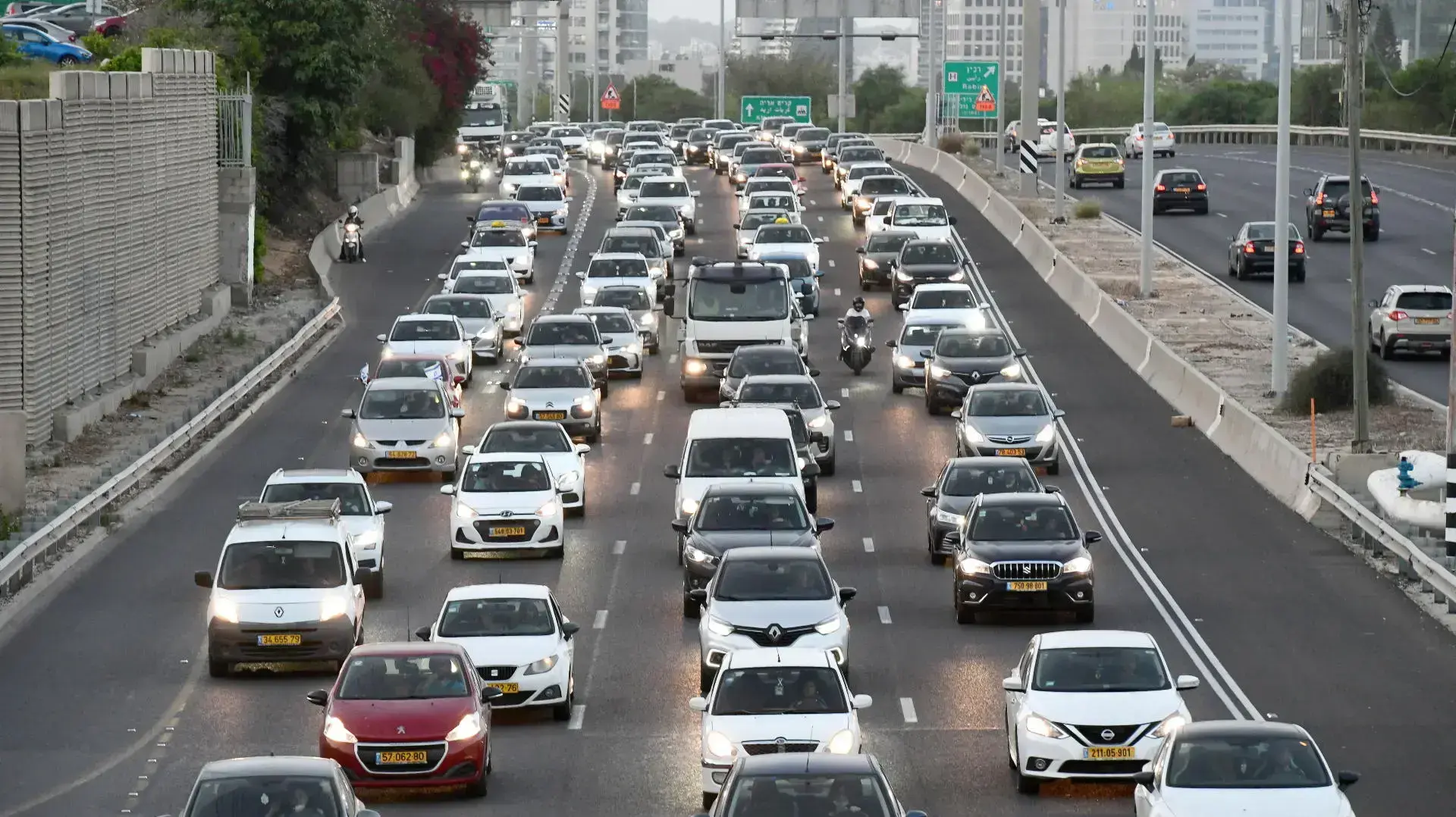 פקקי תנועה בנתיבי איילון, 20 באפריל 2021 פקקי תנועה בנתיבי איילון, 20 באפריל 2021