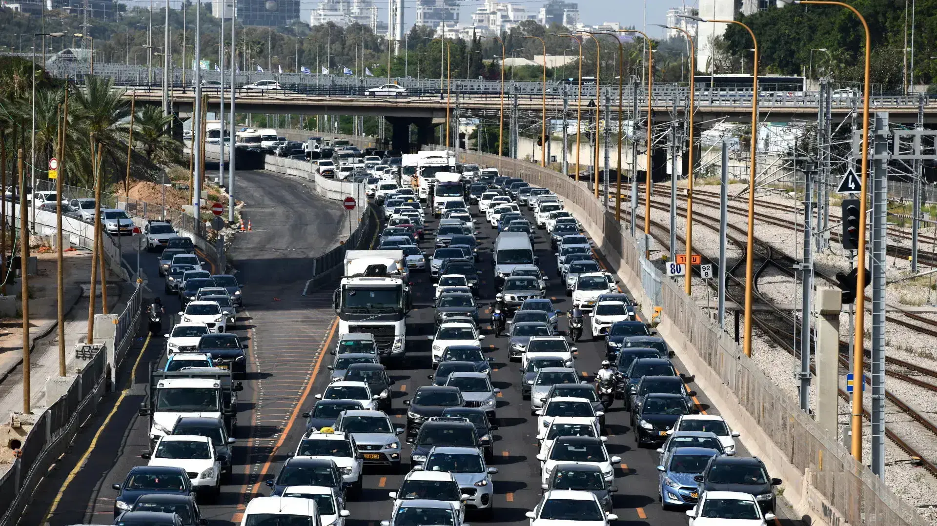 פקקי תנועה בנתיבי איילון, 20 באפריל 2021 פקקי תנועה בנתיבי איילון, 20 באפריל 2021