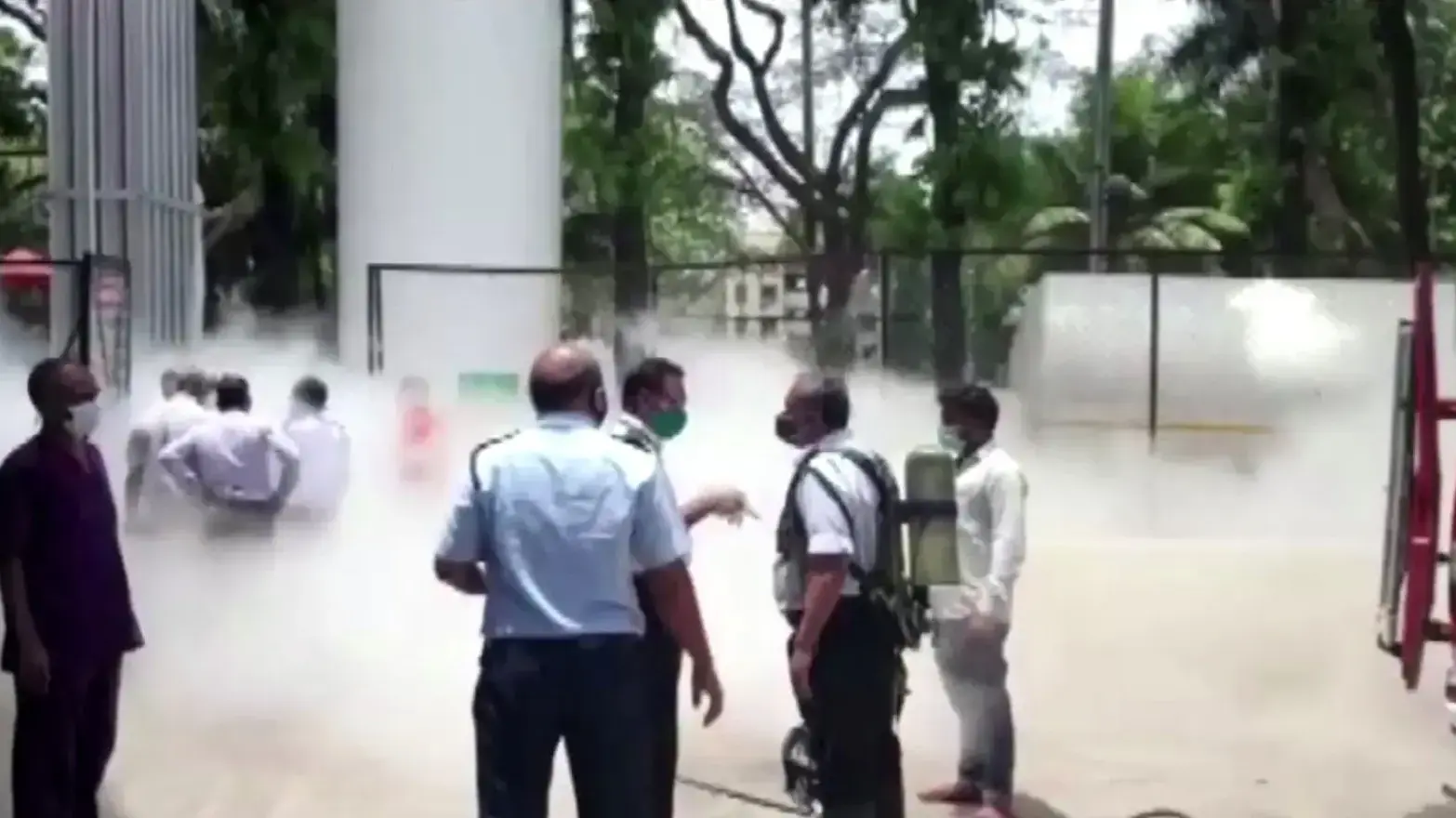 דליפת חמצן בבית חולים שבו מאושפזים חולי קורונה, נשיק, הודו, 21 באפריל 2021 דליפת חמצן בבית חולים שבו מאושפזים חולי קורונה, נשיק, הודו, 21 באפריל 2021