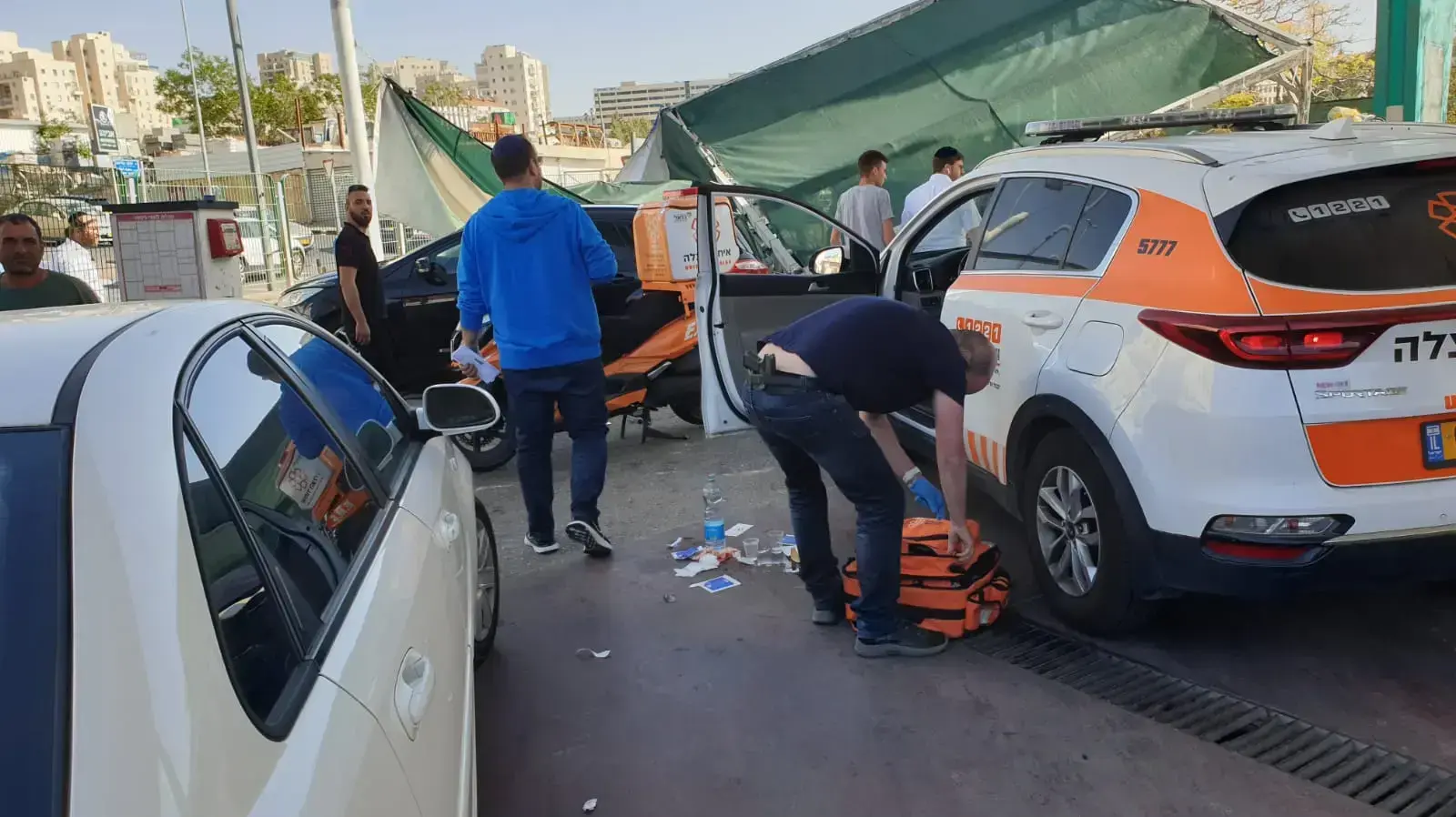 זירת פציעת הילדה שנפצעה כתוצאה מגג של שטיפת רכבים שקרס ברחוב יעקב אליאב, ירושלים 22 באפריל 2021 זירת פציעת הילדה שנפצעה כתוצאה מגג של שטיפת רכבים שקרס ברחוב יעקב אליאב, ירושלים 22 באפריל 2021