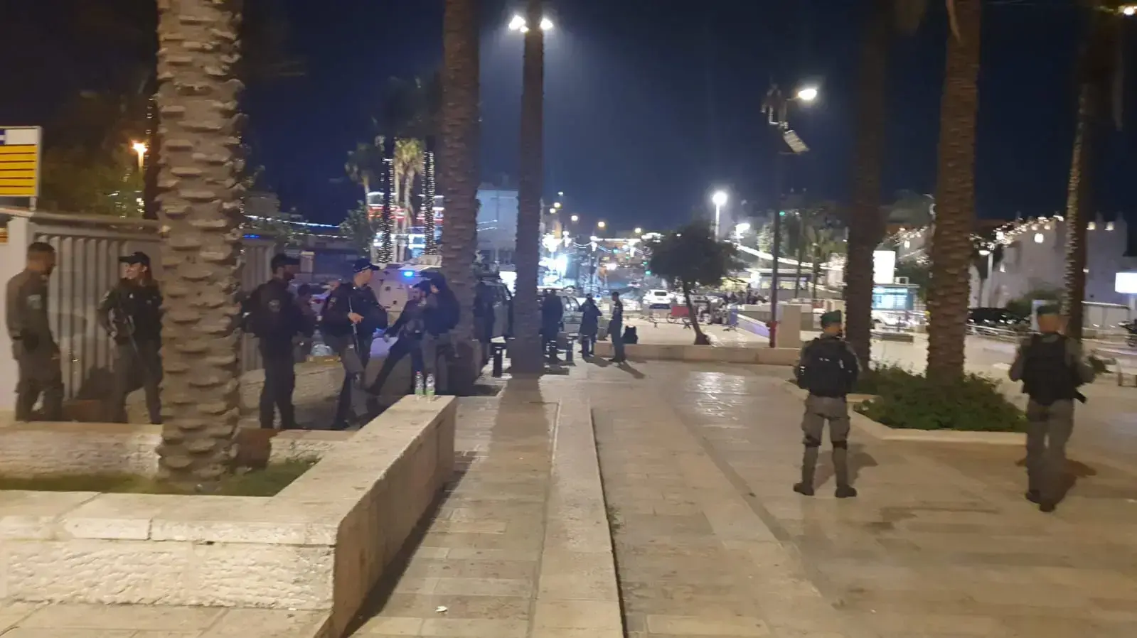 פריסת משטרה סמוך לשער בשכם בירושלים, 24 באפריל 2021 פריסת משטרה סמוך לשער בשכם בירושלים, 24 באפריל 2021
