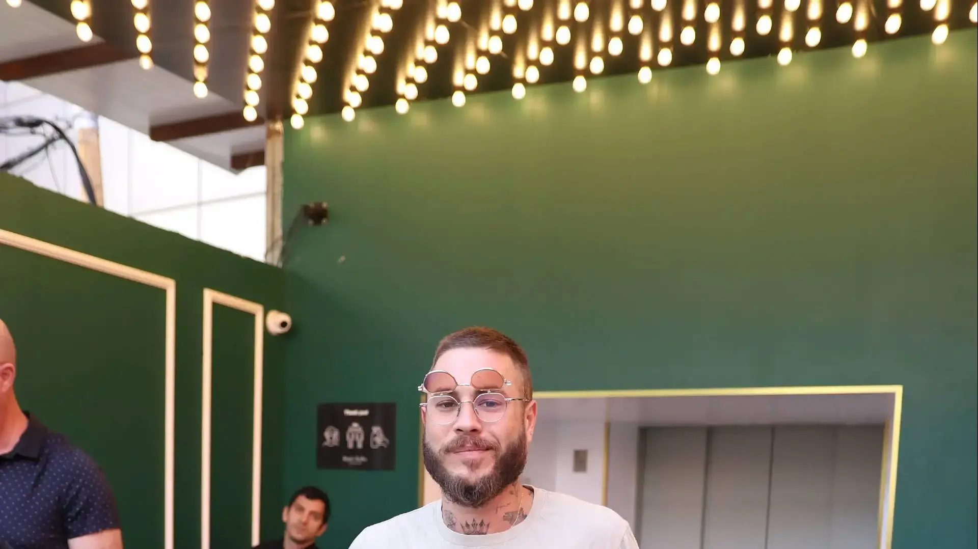 טום אביב ביום ההולדת ה-20 של קירל