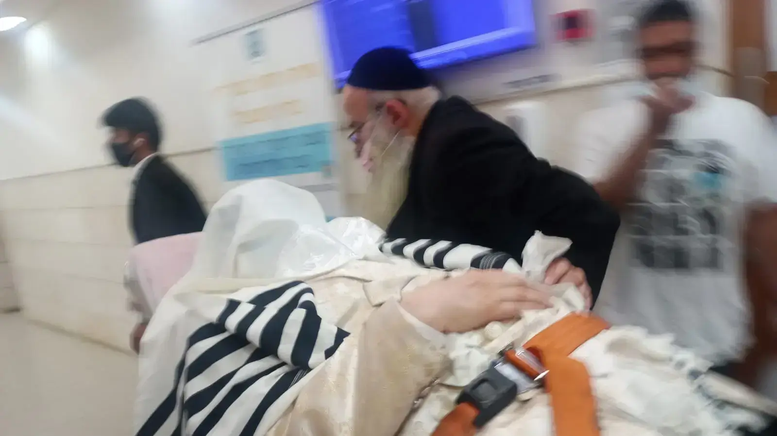 אליעזר ברלנד מובהל לחדר מיון , 25 באפריל 2021 אליעזר ברלנד מובהל לחדר מיון , 25 באפריל 2021